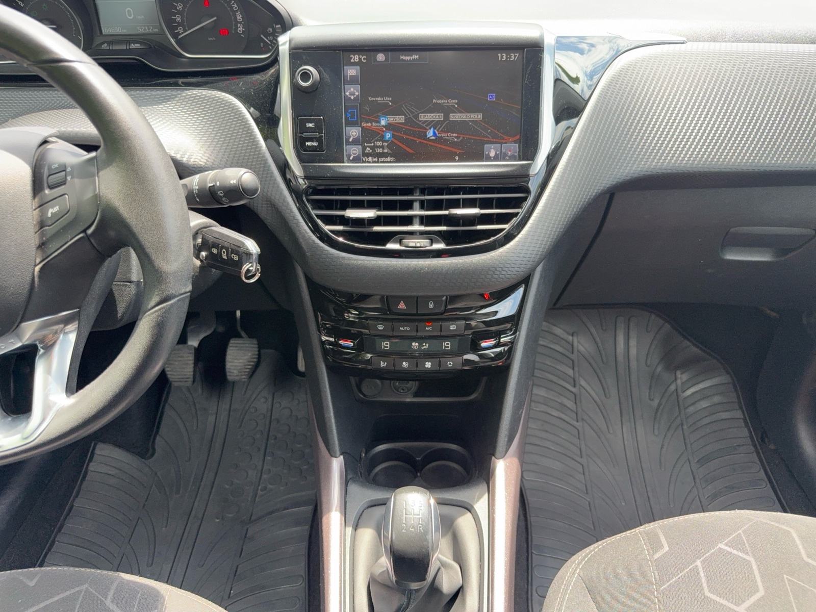 Peugeot 2008 1,2-STYLE-NAVIGACIJA-ALU-PDC-LED-MFV, fotografija 17