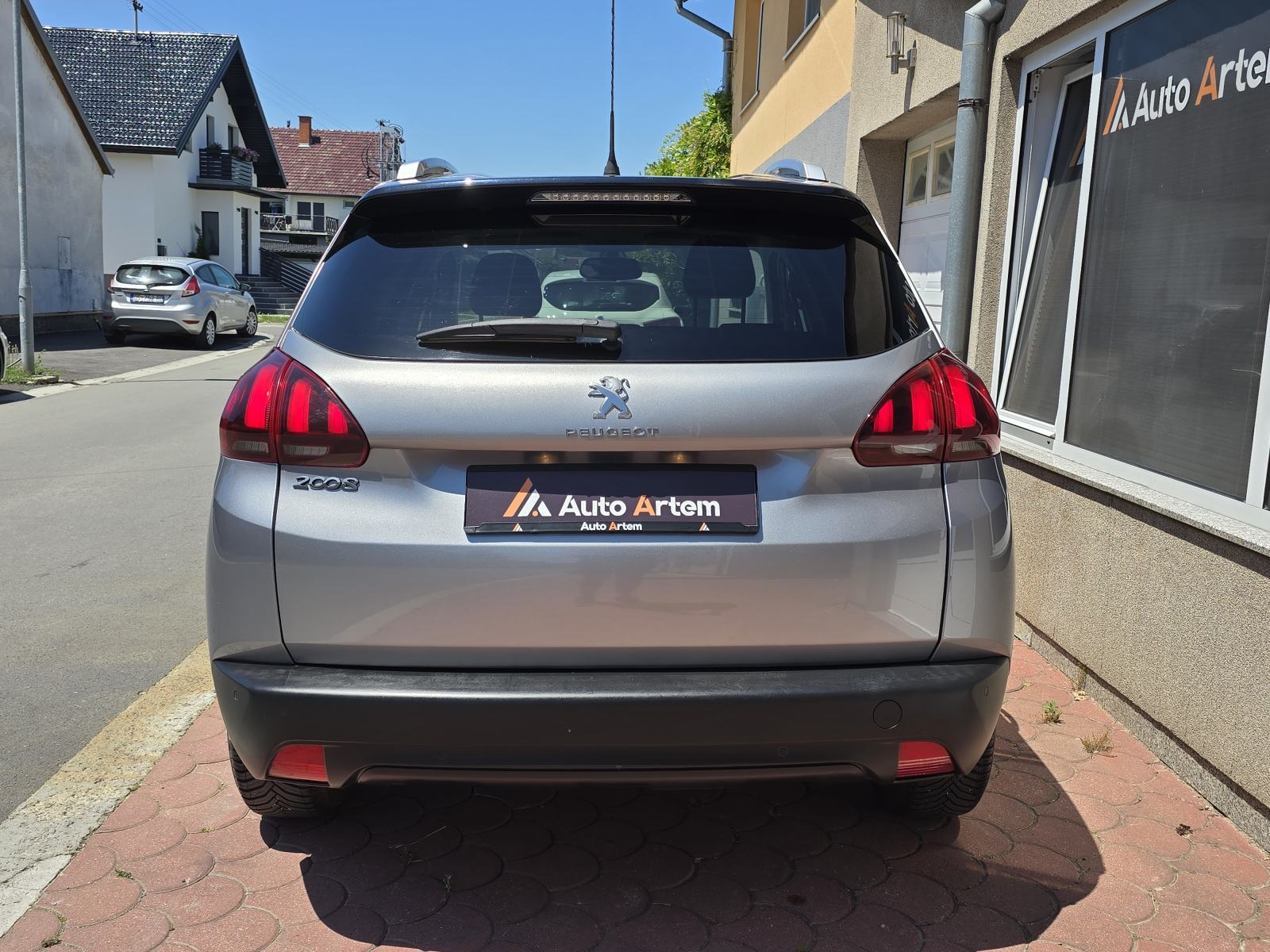 Peugeot 2008 1.2 STYLE, NAVIGACIJA,PDC,TEMP,SERV.KNJIŽ,JAMSTVO, fotografija 5