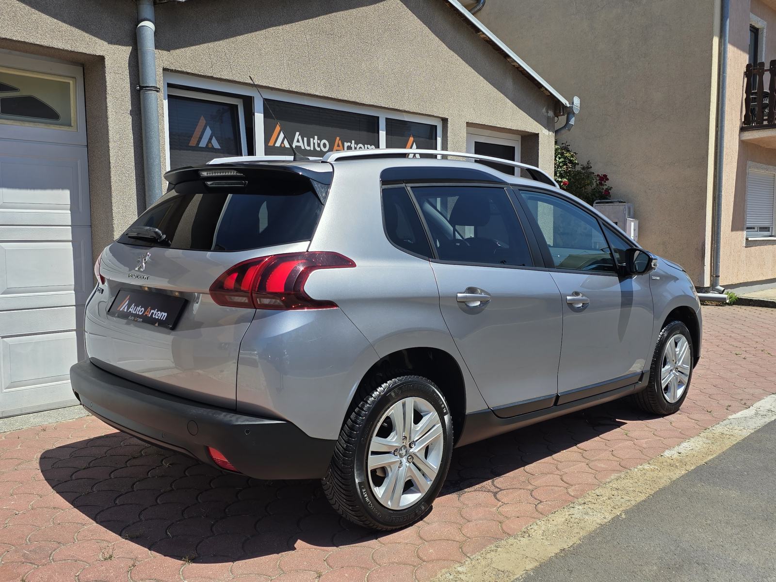 Peugeot 2008 1.2 STYLE, NAVIGACIJA,PDC,TEMP,SERV.KNJIŽ,JAMSTVO, fotografija 6