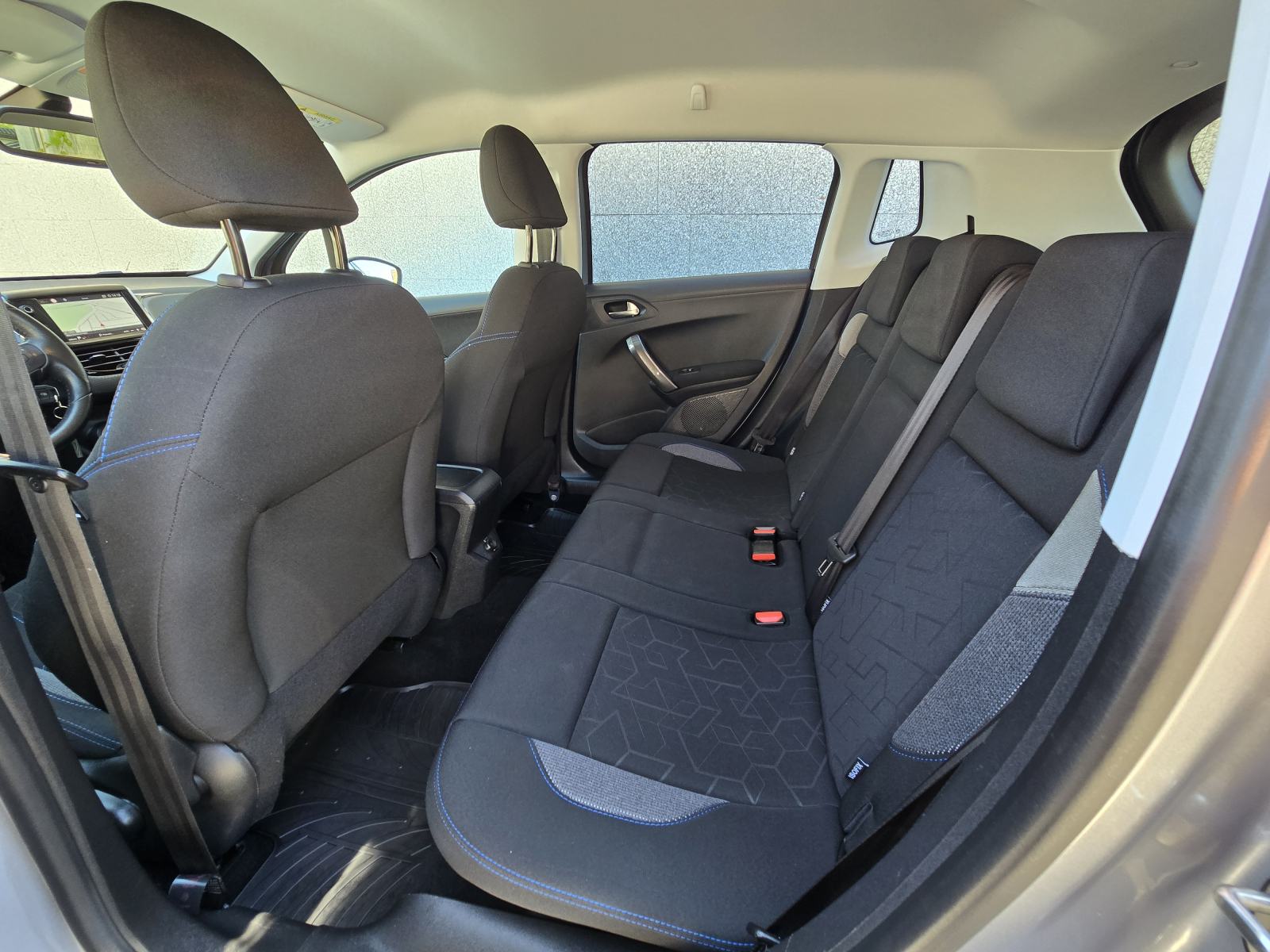 Peugeot 2008 1.2 STYLE, NAVIGACIJA,PDC,TEMP,SERV.KNJIŽ,JAMSTVO, fotografija 12