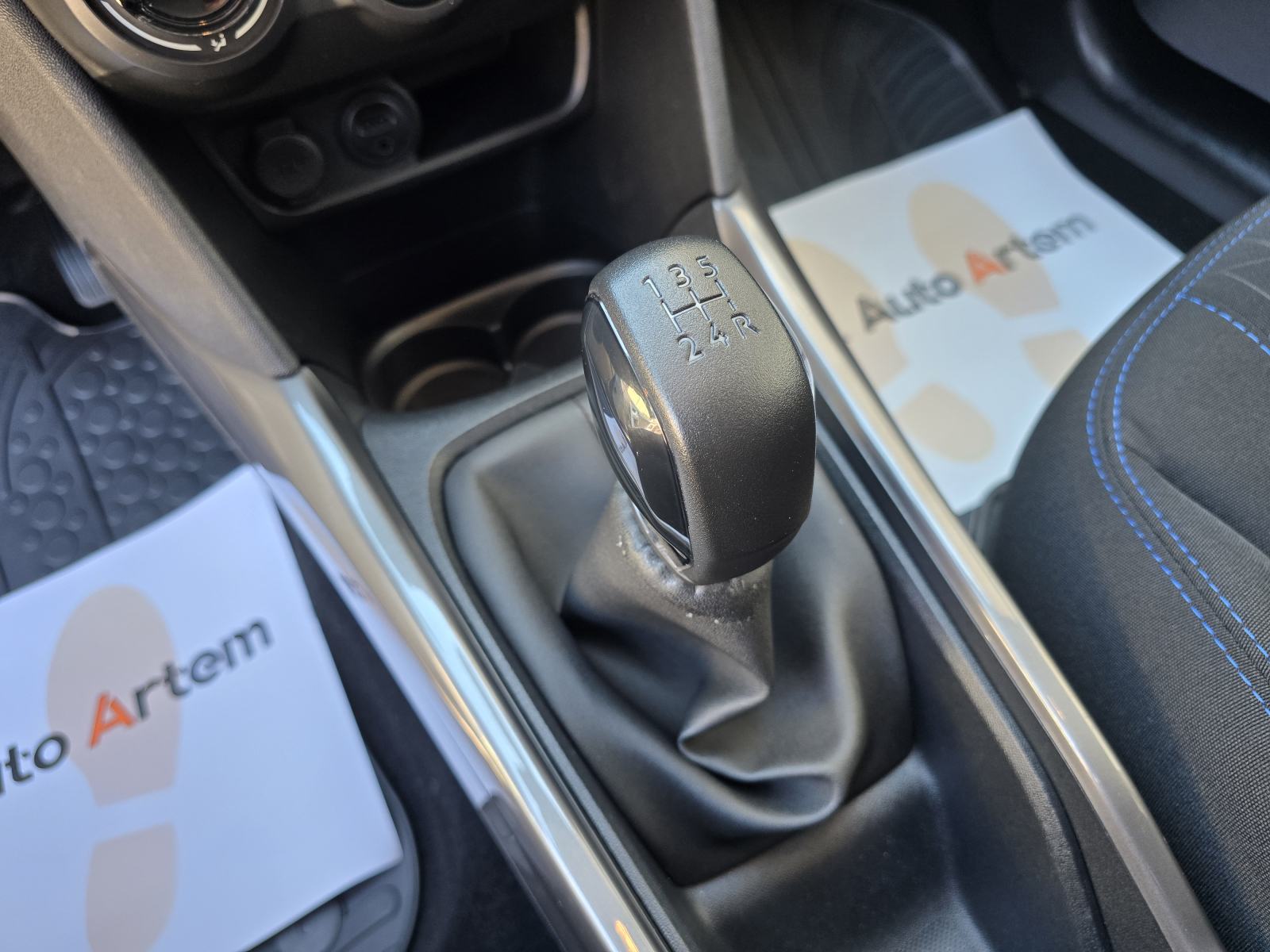 Peugeot 2008 1.2 STYLE, NAVIGACIJA,PDC,TEMP,SERV.KNJIŽ,JAMSTVO, fotografija 19