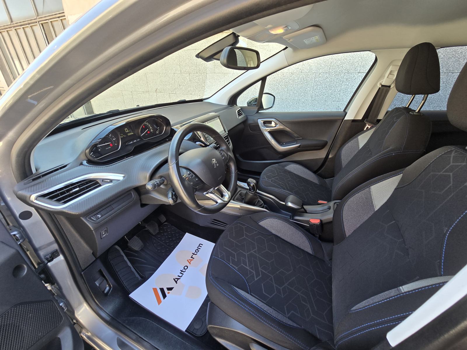 Peugeot 2008 1.2 STYLE, NAVIGACIJA,PDC,TEMP,SERV.KNJIŽ,JAMSTVO, fotografija 13