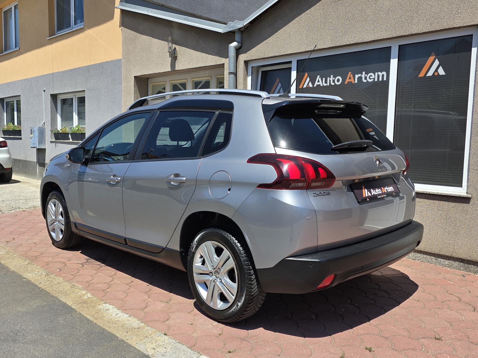 Peugeot 2008 1.2 STYLE, NAVIGACIJA,PDC,TEMP,SERV.KNJIŽ,JAMSTVO, fotografija 4