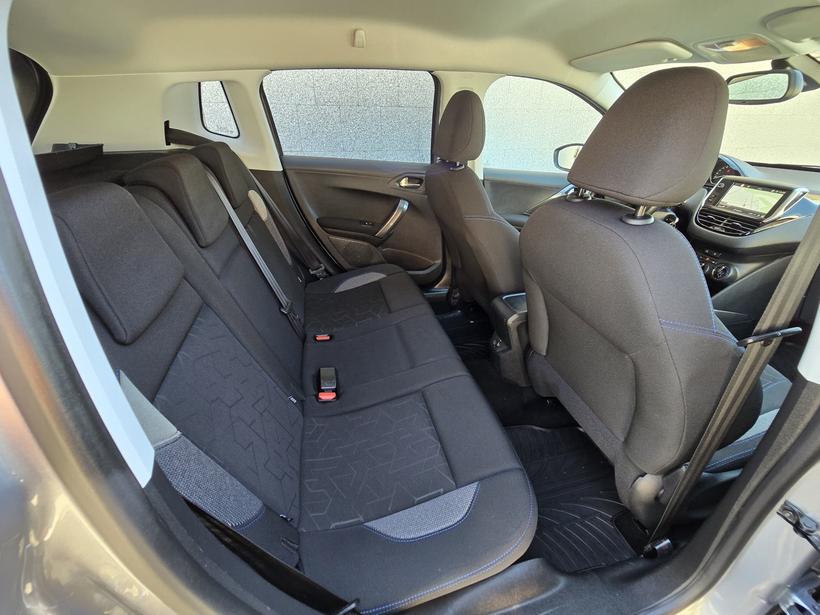 Peugeot 2008 1.2 STYLE, NAVIGACIJA,PDC,TEMP,SERV.KNJIŽ,JAMSTVO, fotografija 11