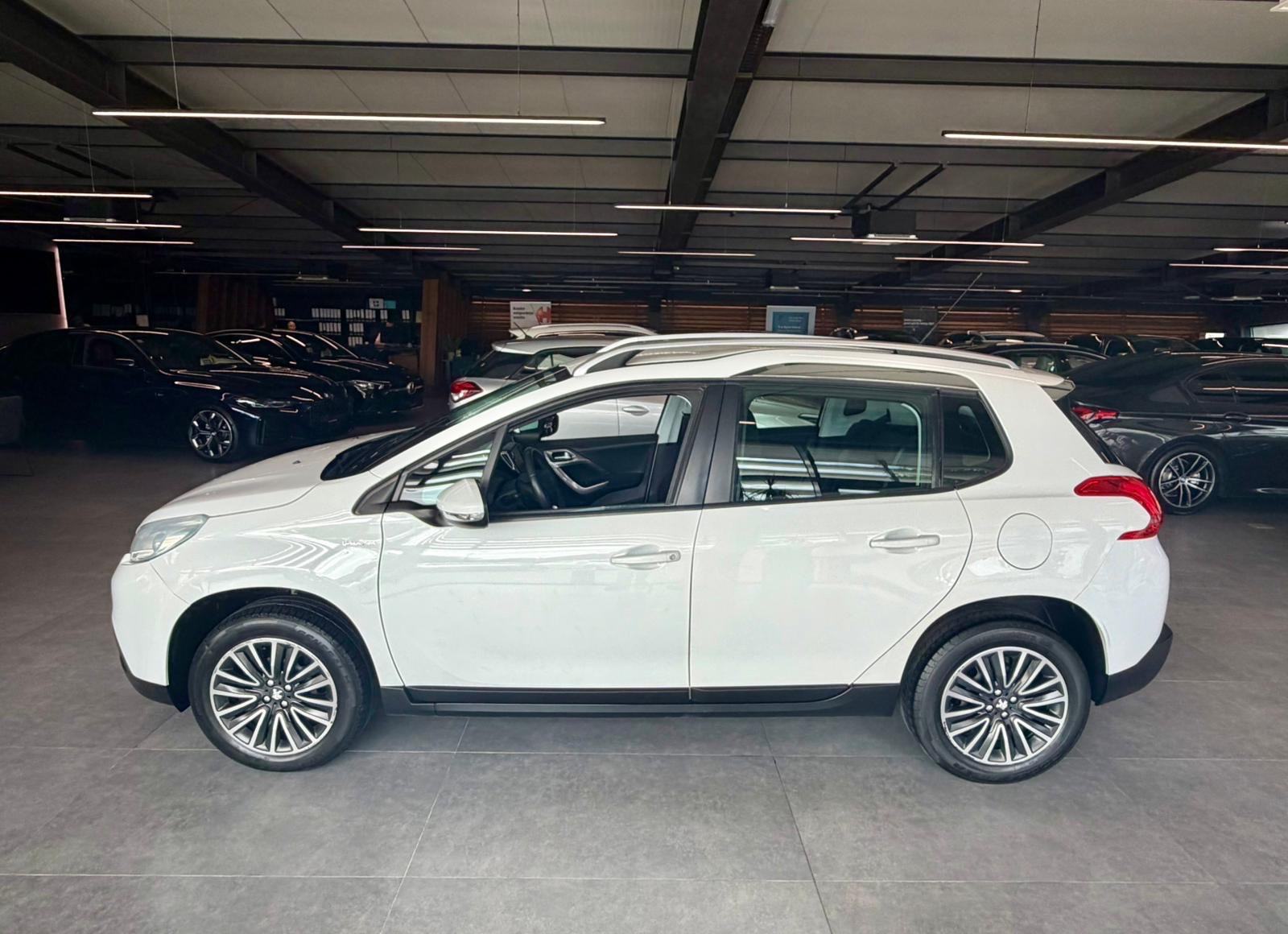 Peugeot 2008 1,2 KLIMA • VELIKI SERVIS • ALU 16" • AUTOKREDIT, fotografija 4