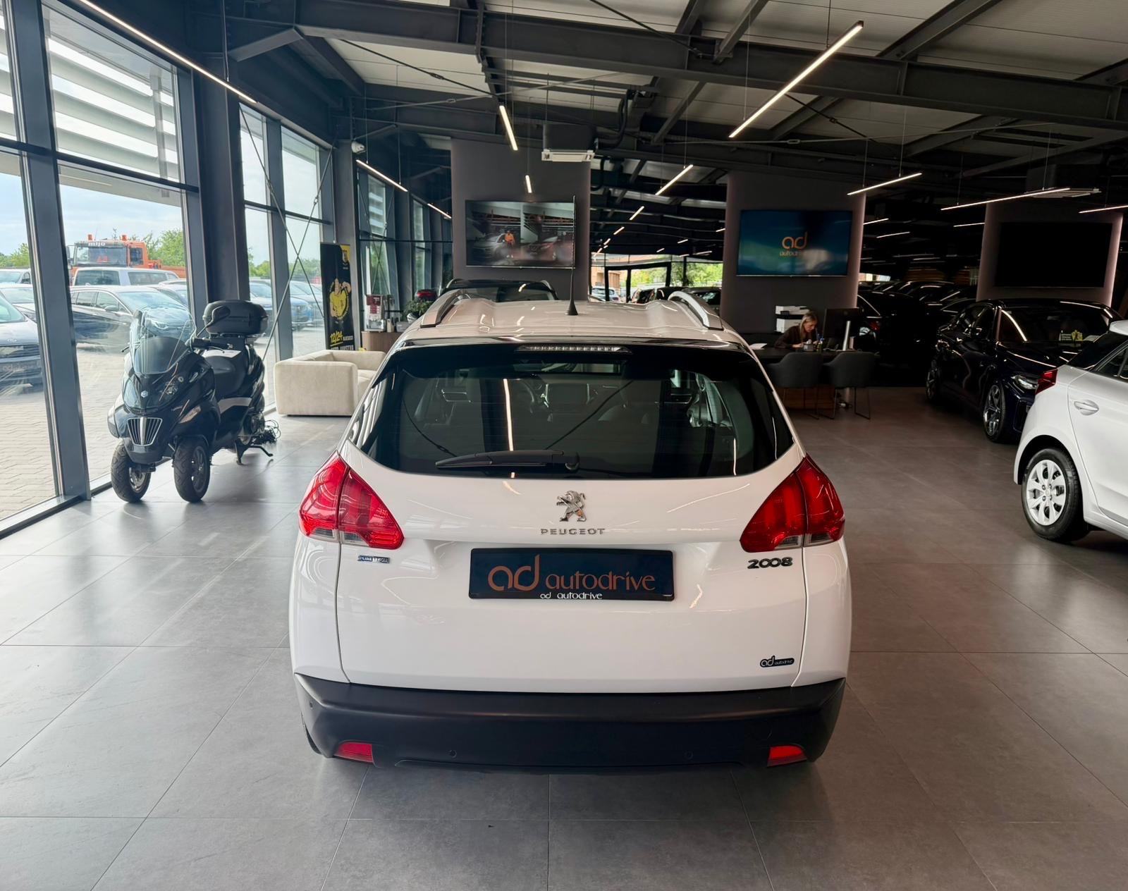 Peugeot 2008 1,2 KLIMA • VELIKI SERVIS • ALU 16" • AUTOKREDIT, fotografija 6