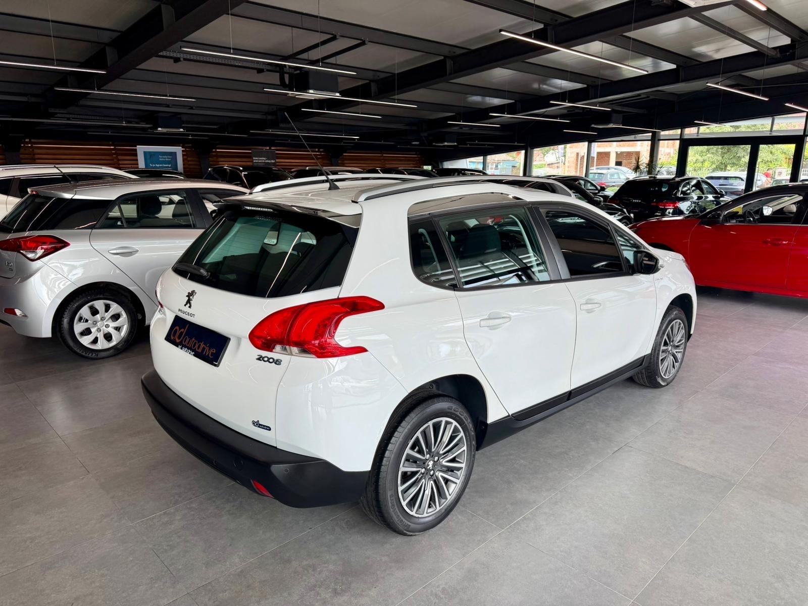 Peugeot 2008 1,2 KLIMA • VELIKI SERVIS • ALU 16" • AUTOKREDIT, fotografija 7