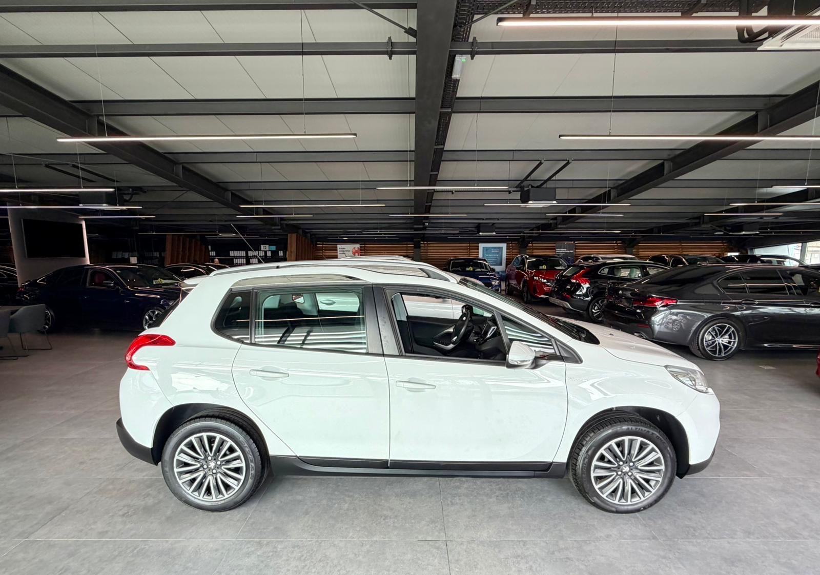 Peugeot 2008 1,2 KLIMA • VELIKI SERVIS • ALU 16" • AUTOKREDIT, fotografija 8
