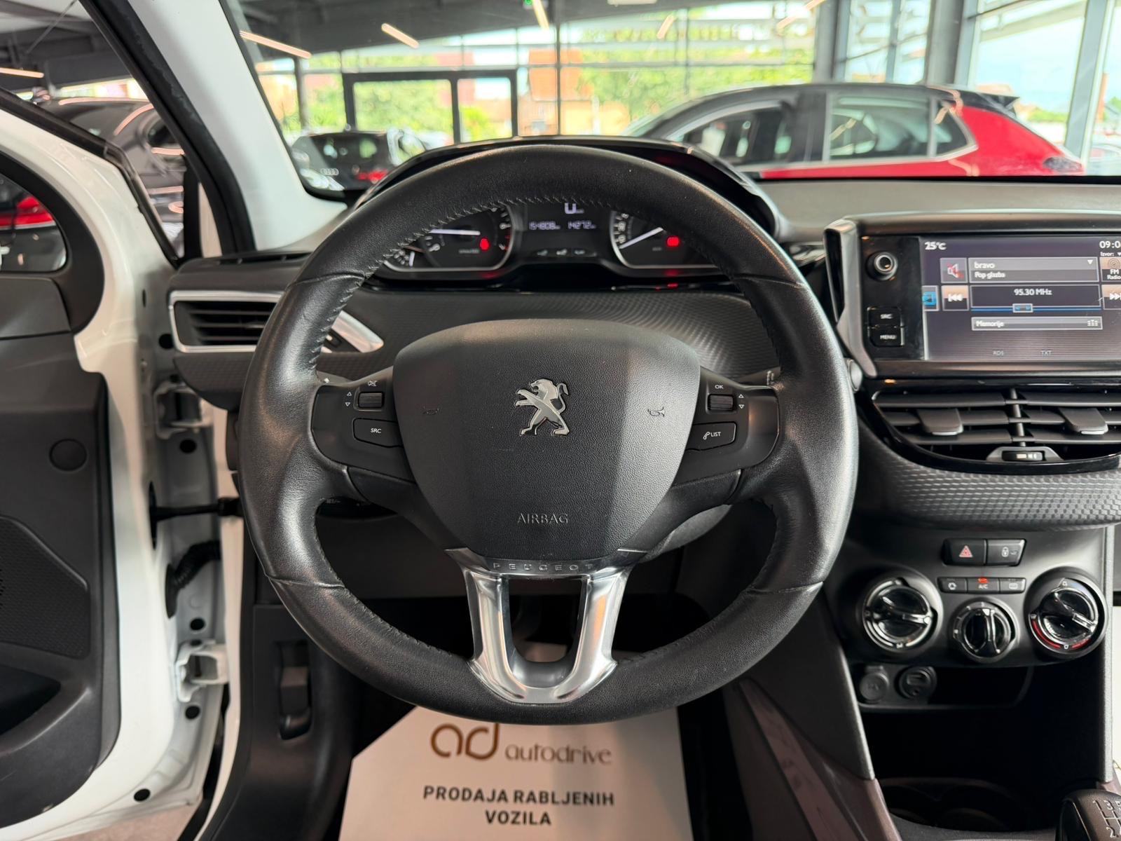 Peugeot 2008 1,2 KLIMA • VELIKI SERVIS • ALU 16" • AUTOKREDIT, fotografija 16