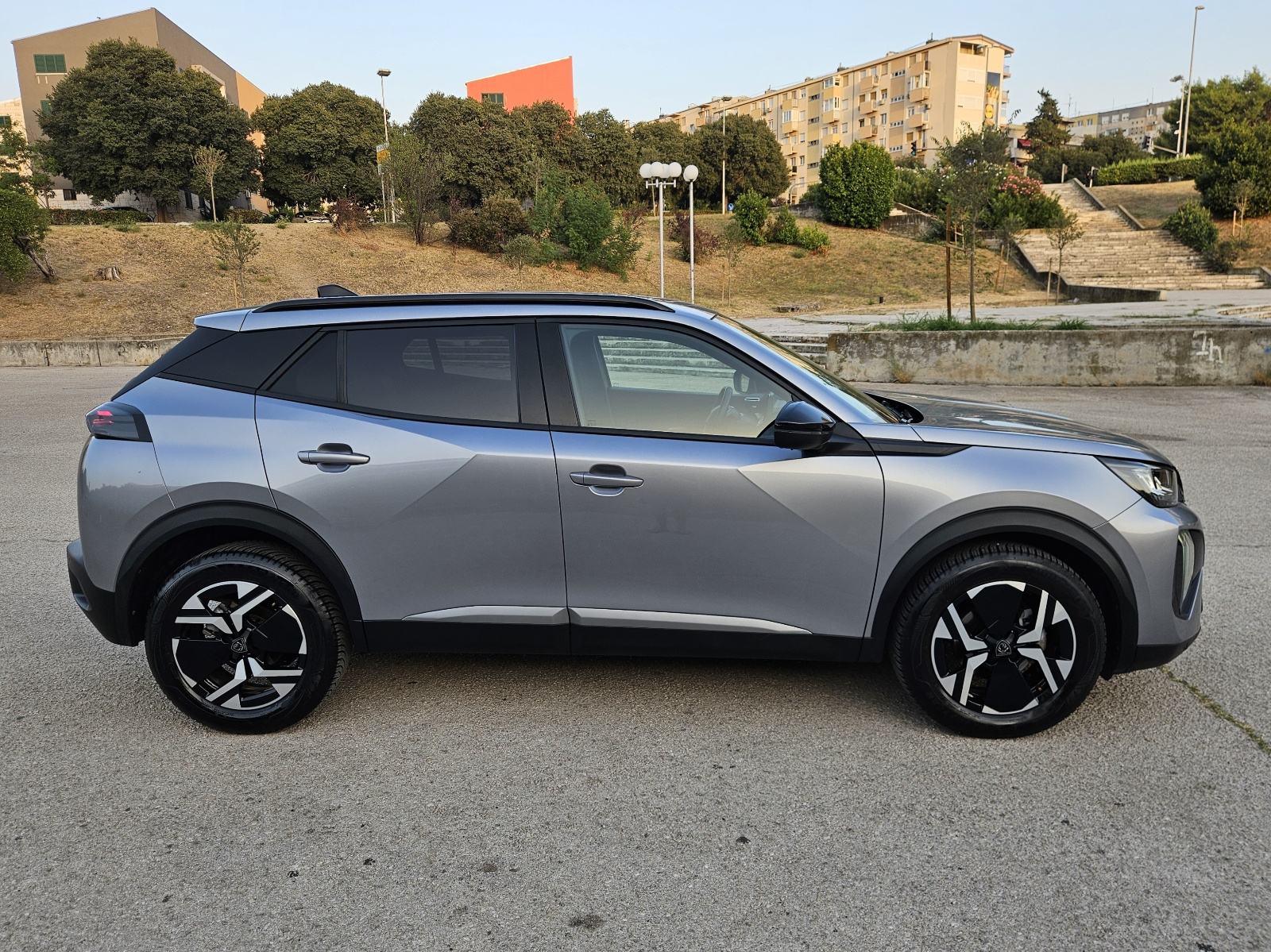 PEUGEOT 2008 1,2 TURBO • NOVI MODEL • FULL ALLURE BUSSINES • JAMSTVO, fotografija 8