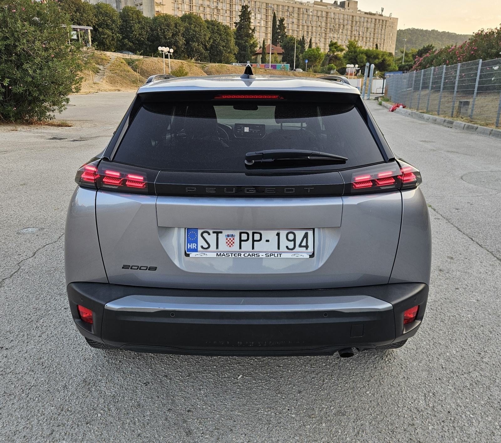 PEUGEOT 2008 1,2 TURBO • NOVI MODEL • FULL ALLURE BUSSINES • JAMSTVO, fotografija 10
