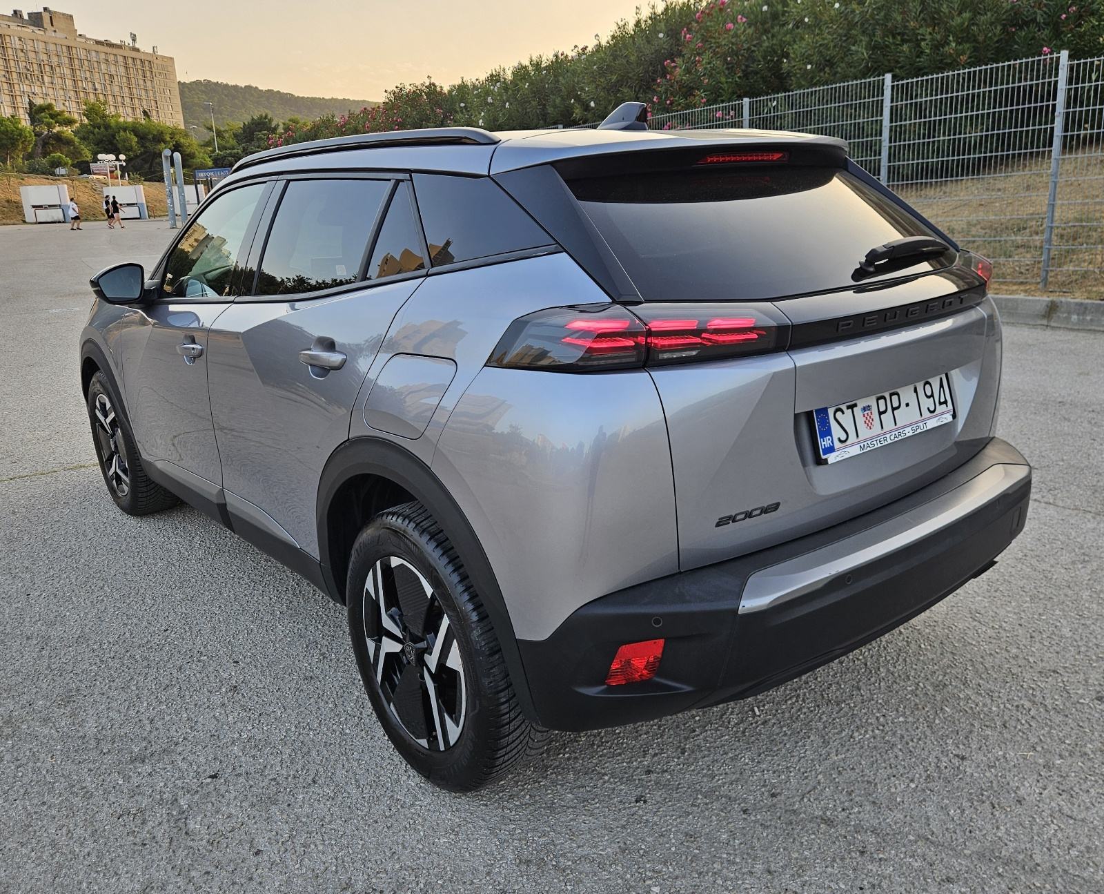 PEUGEOT 2008 1,2 TURBO • NOVI MODEL • FULL ALLURE BUSSINES • JAMSTVO, fotografija 11