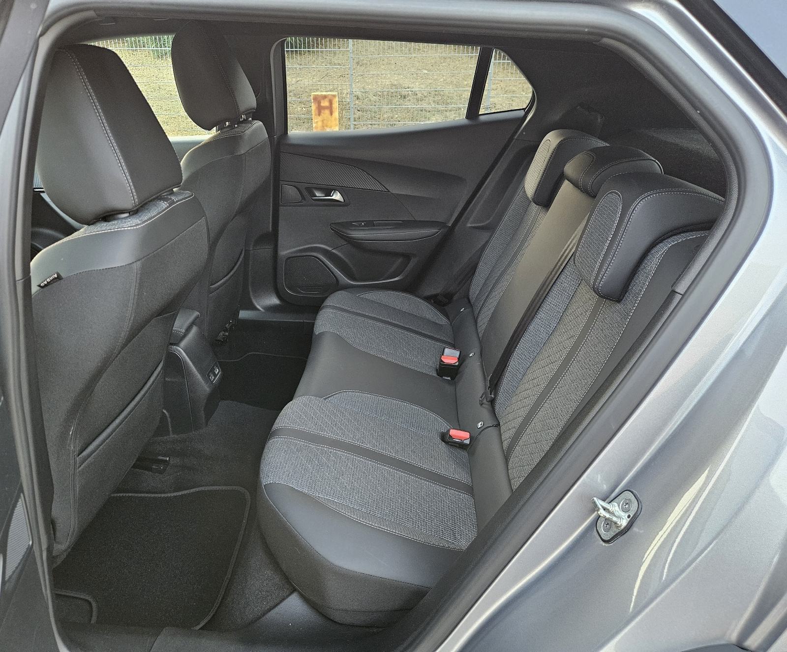 PEUGEOT 2008 1,2 TURBO • NOVI MODEL • FULL ALLURE BUSSINES • JAMSTVO, fotografija 17