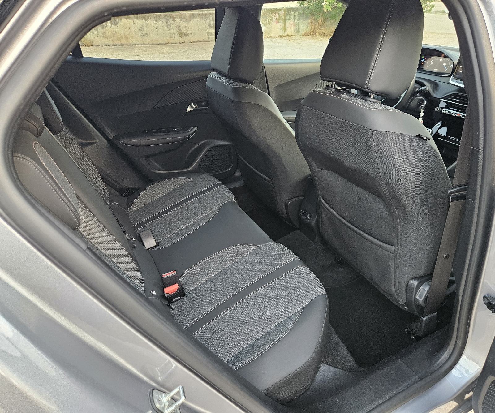 PEUGEOT 2008 1,2 TURBO • NOVI MODEL • FULL ALLURE BUSSINES • JAMSTVO, fotografija 18