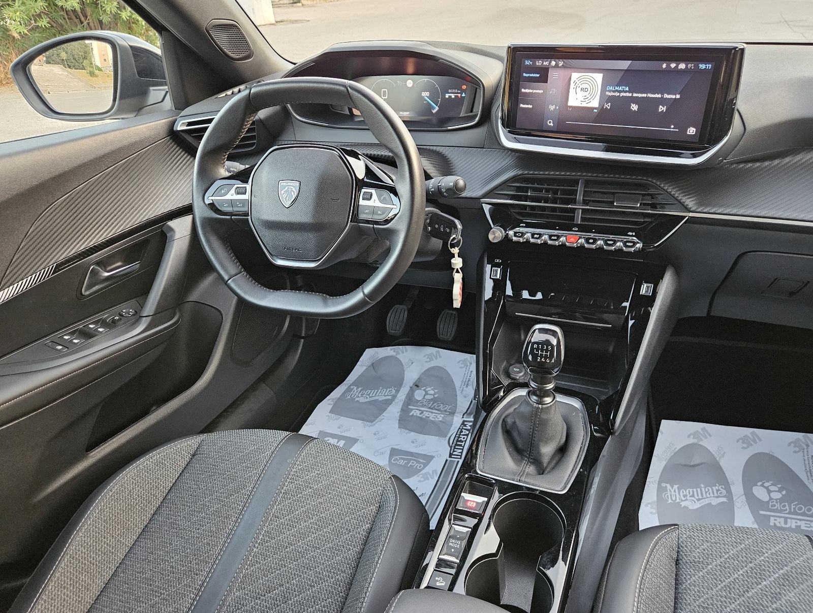 PEUGEOT 2008 1,2 TURBO • NOVI MODEL • FULL ALLURE BUSSINES • JAMSTVO, fotografija 15