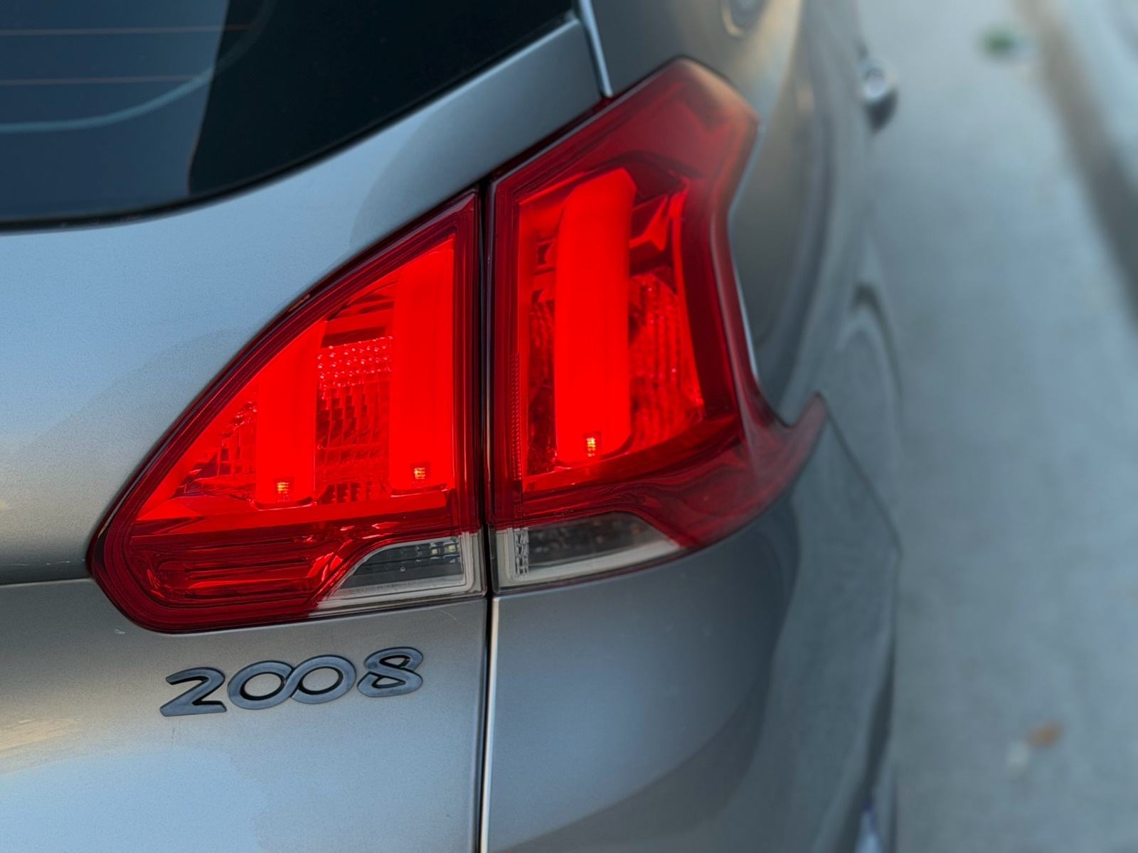 Peugeot 2008 1,2-VELIKI SERVIS-KLIMA-SERVISNA-GRIJANJE SJEDALA, fotografija 7