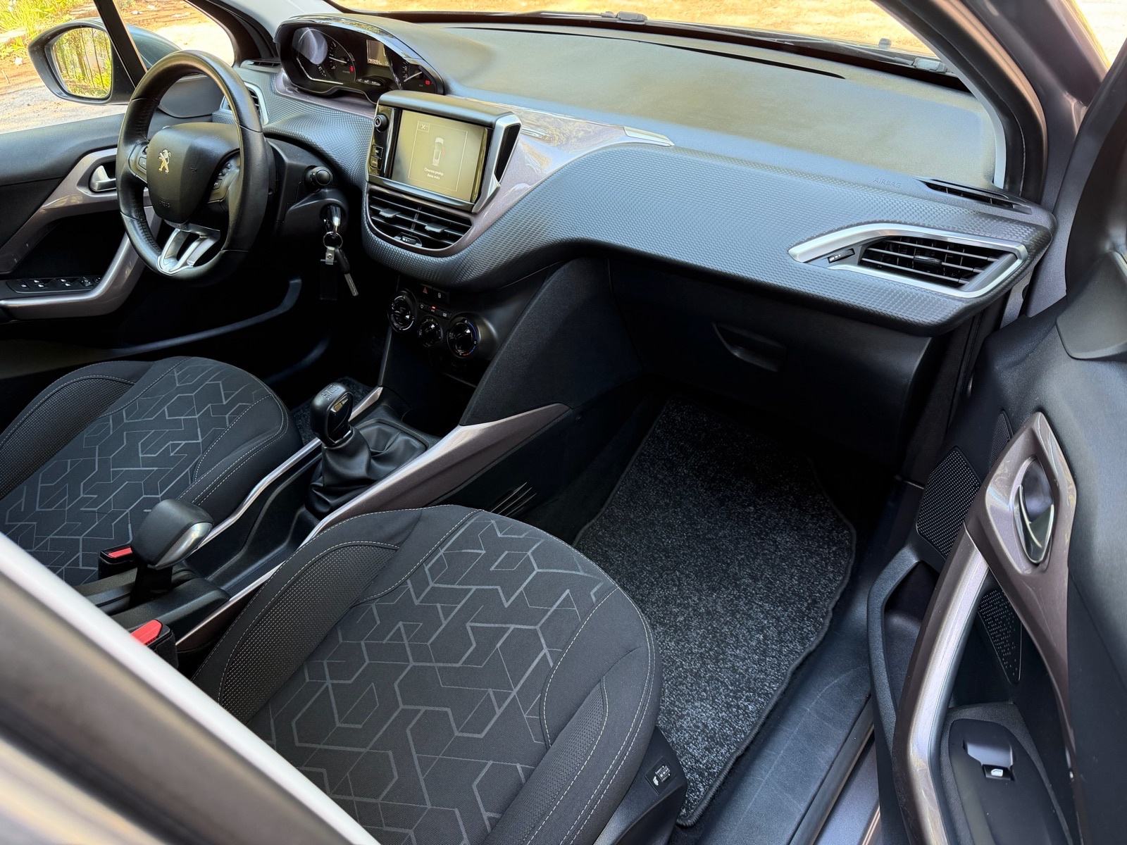 Peugeot 2008 1,2-VELIKI SERVIS-KLIMA-SERVISNA-GRIJANJE SJEDALA, fotografija 12