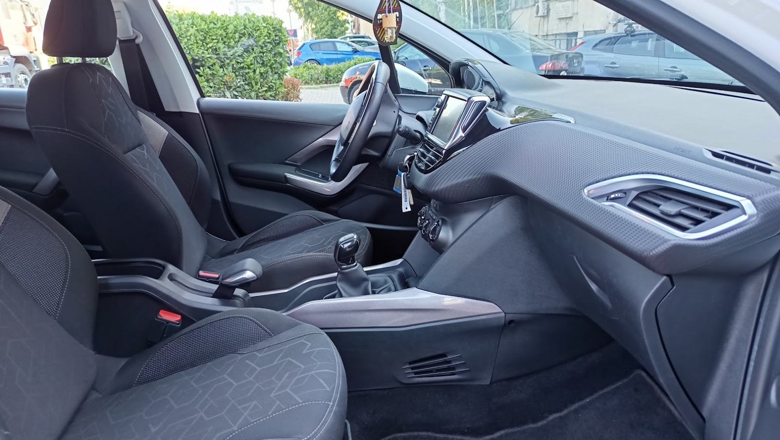 Peugeot 2008 1,2 VTi , navigacija , tempomat... kao NOV, fotografija 12