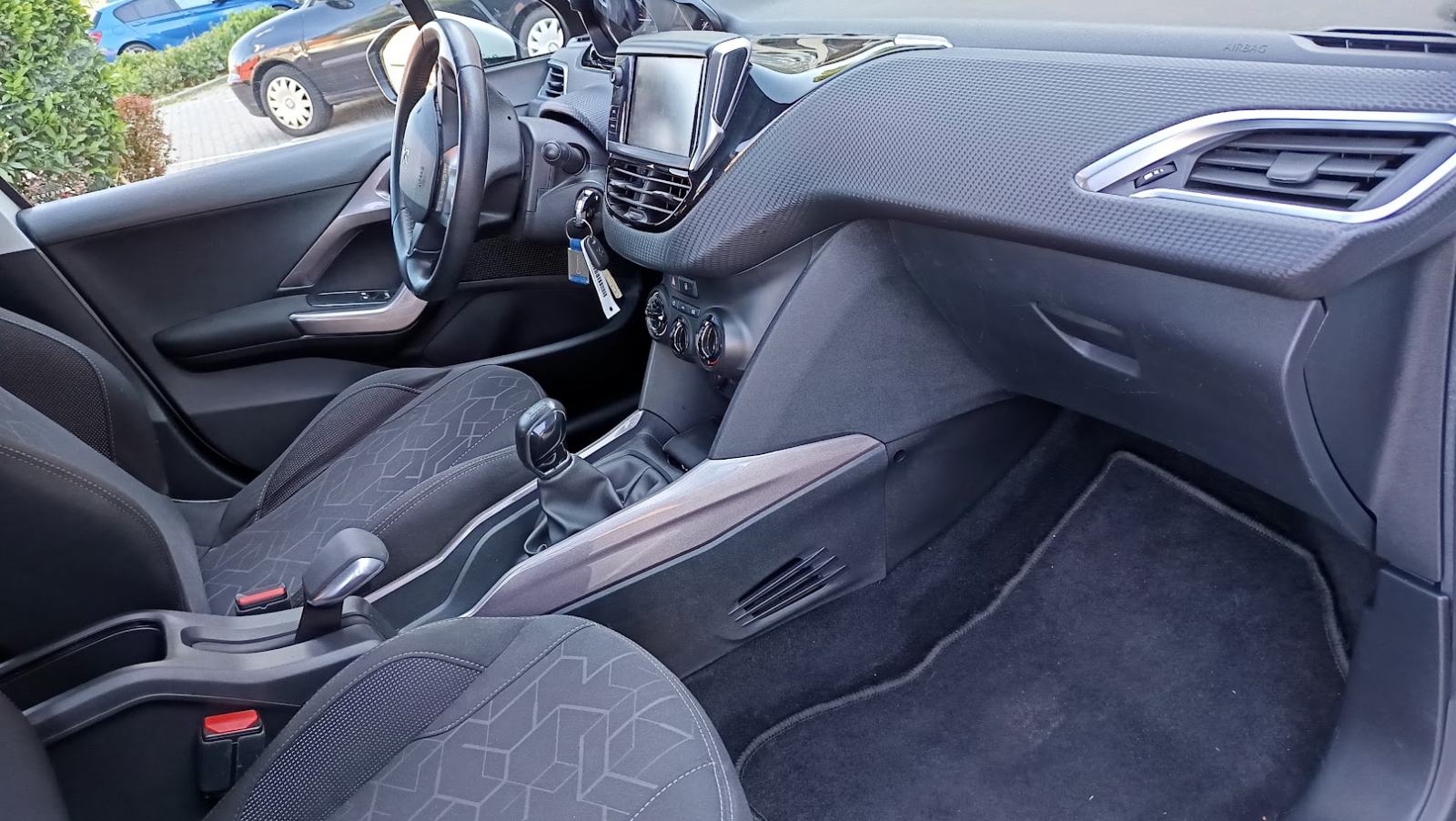Peugeot 2008 1,2 VTi , navigacija , tempomat... kao NOV, fotografija 11