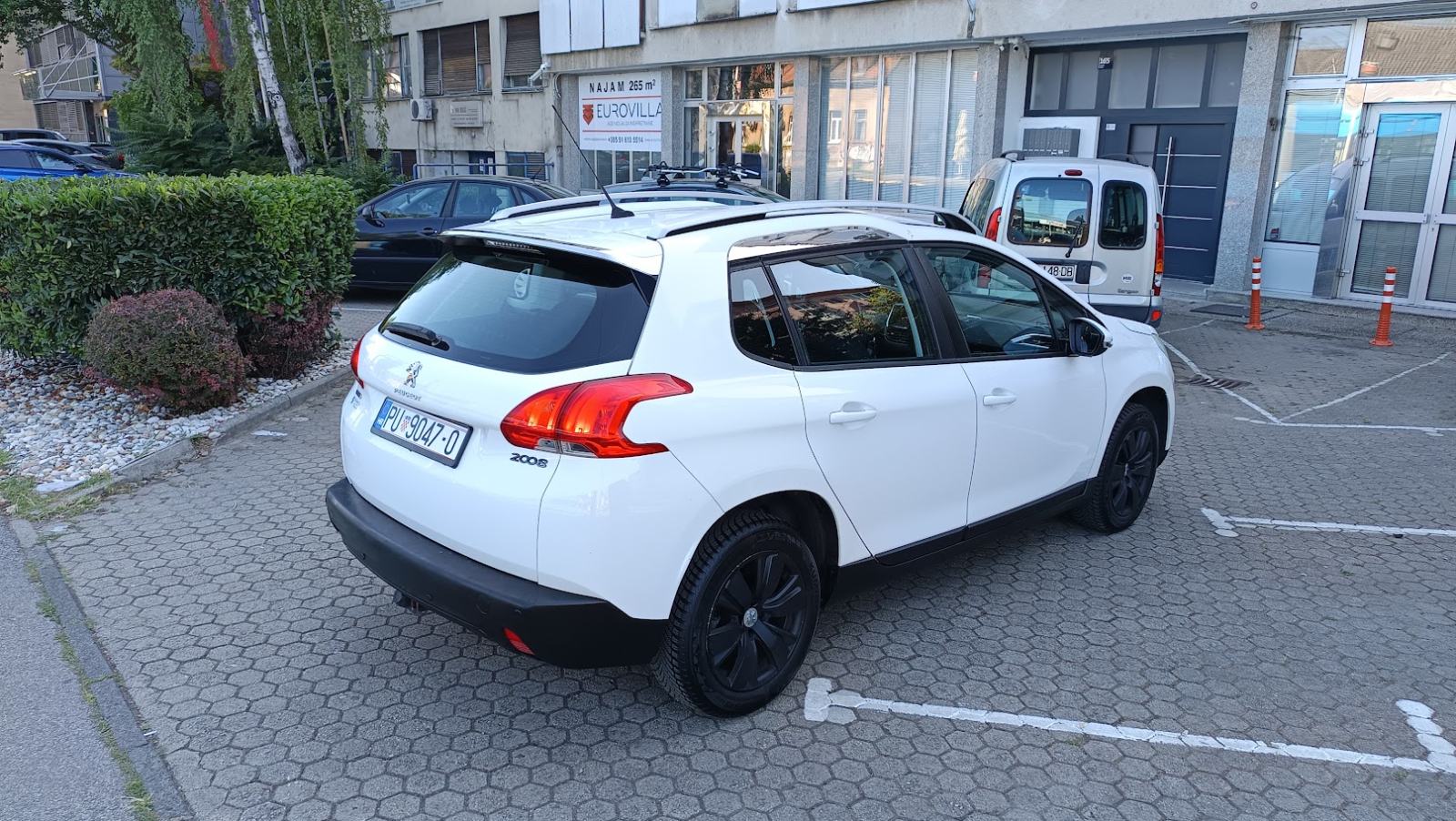 Peugeot 2008 1,2 VTi , navigacija , tempomat... kao NOV, fotografija 6