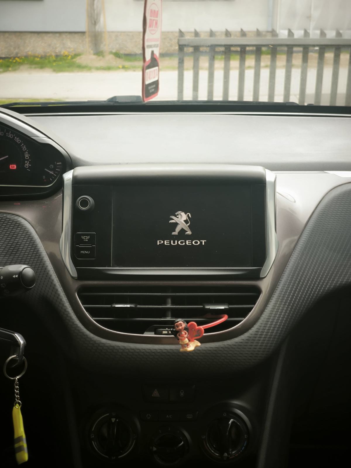 Peugeot 2008 1,2 VTi, fotografija 6