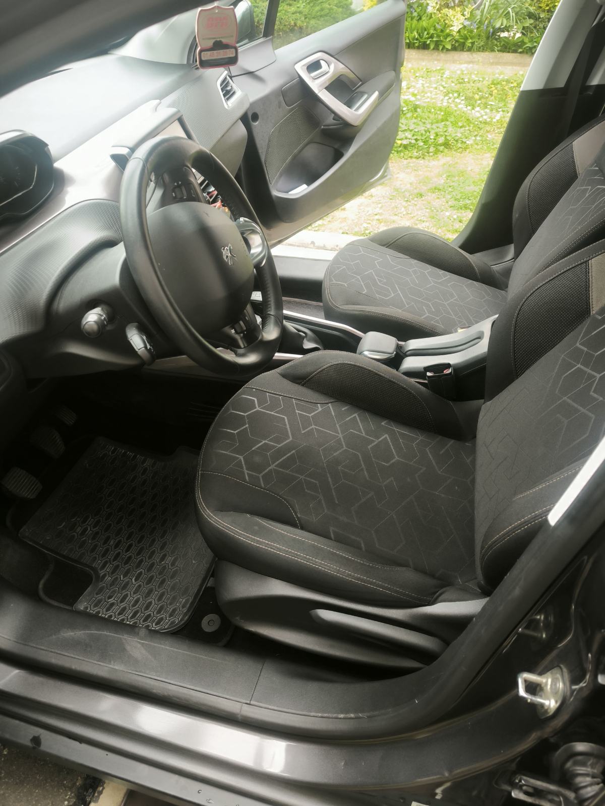 Peugeot 2008 1,2 VTi, fotografija 8