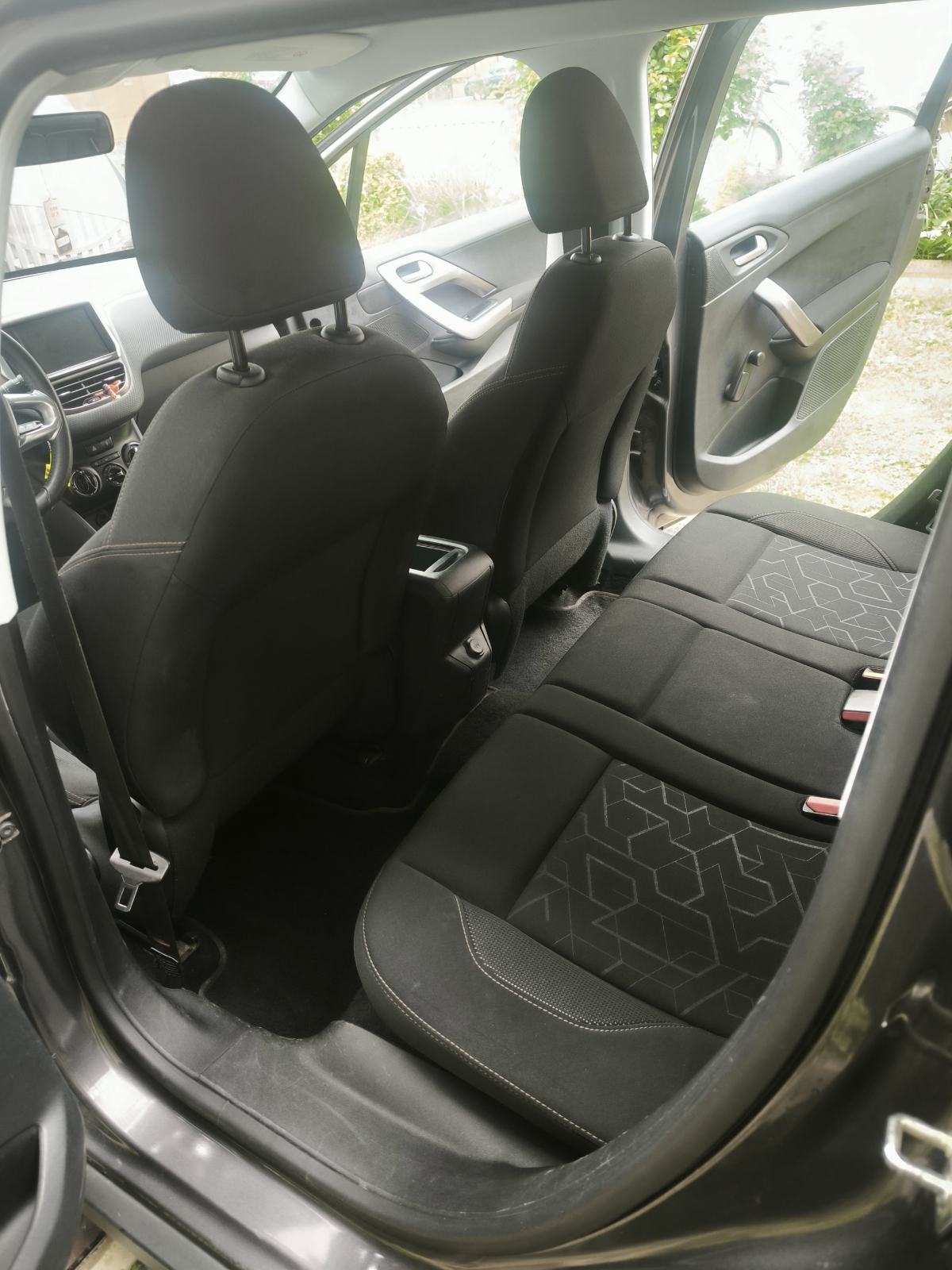 Peugeot 2008 1,2 VTi, fotografija 13