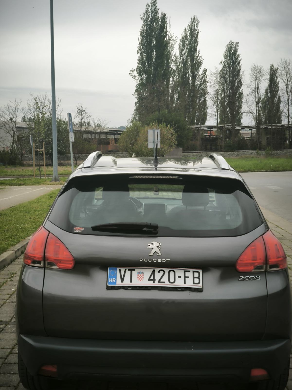 Peugeot 2008 1,2 VTi, fotografija 4