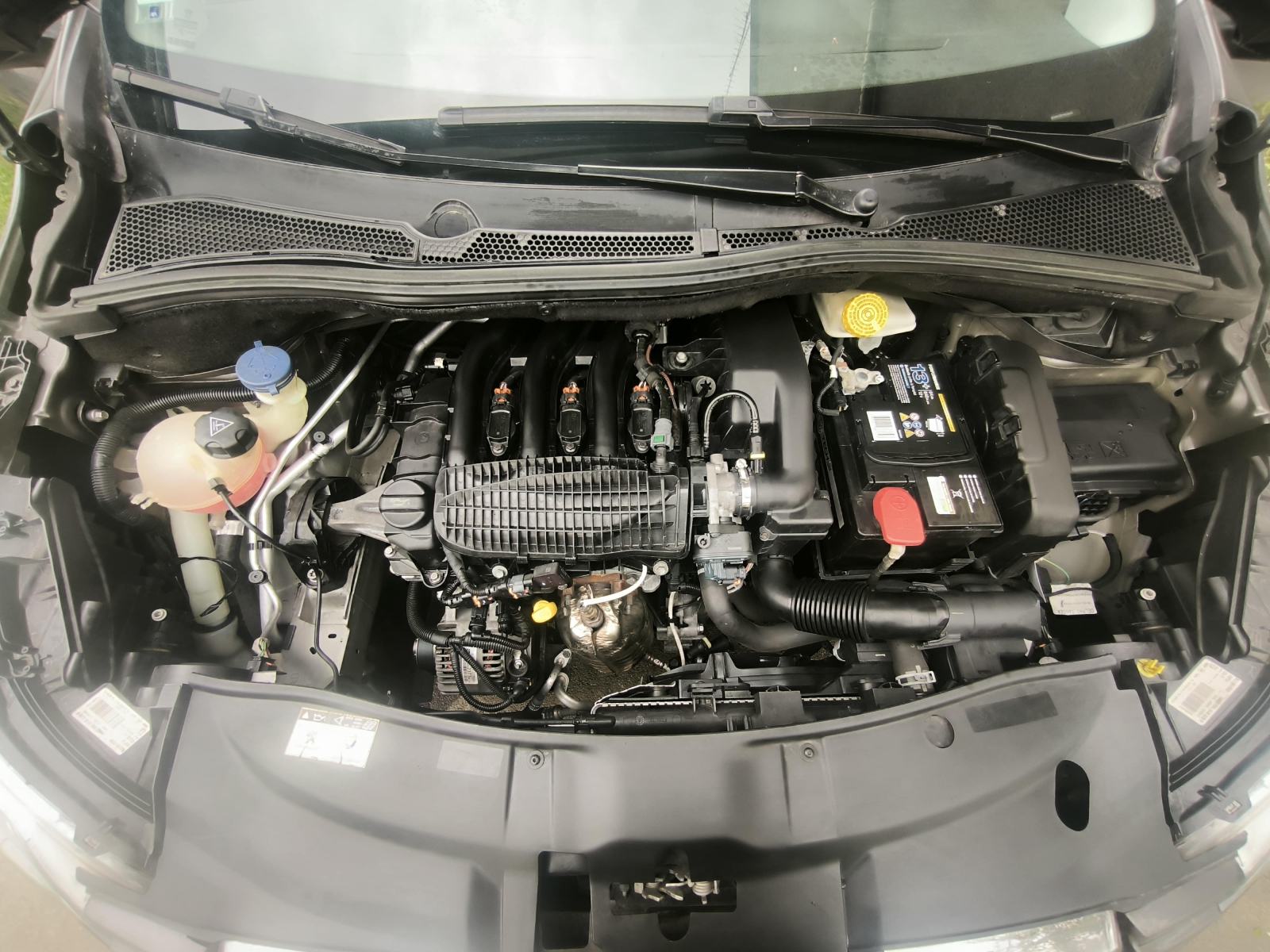 Peugeot 2008 1,2 VTi, fotografija 15