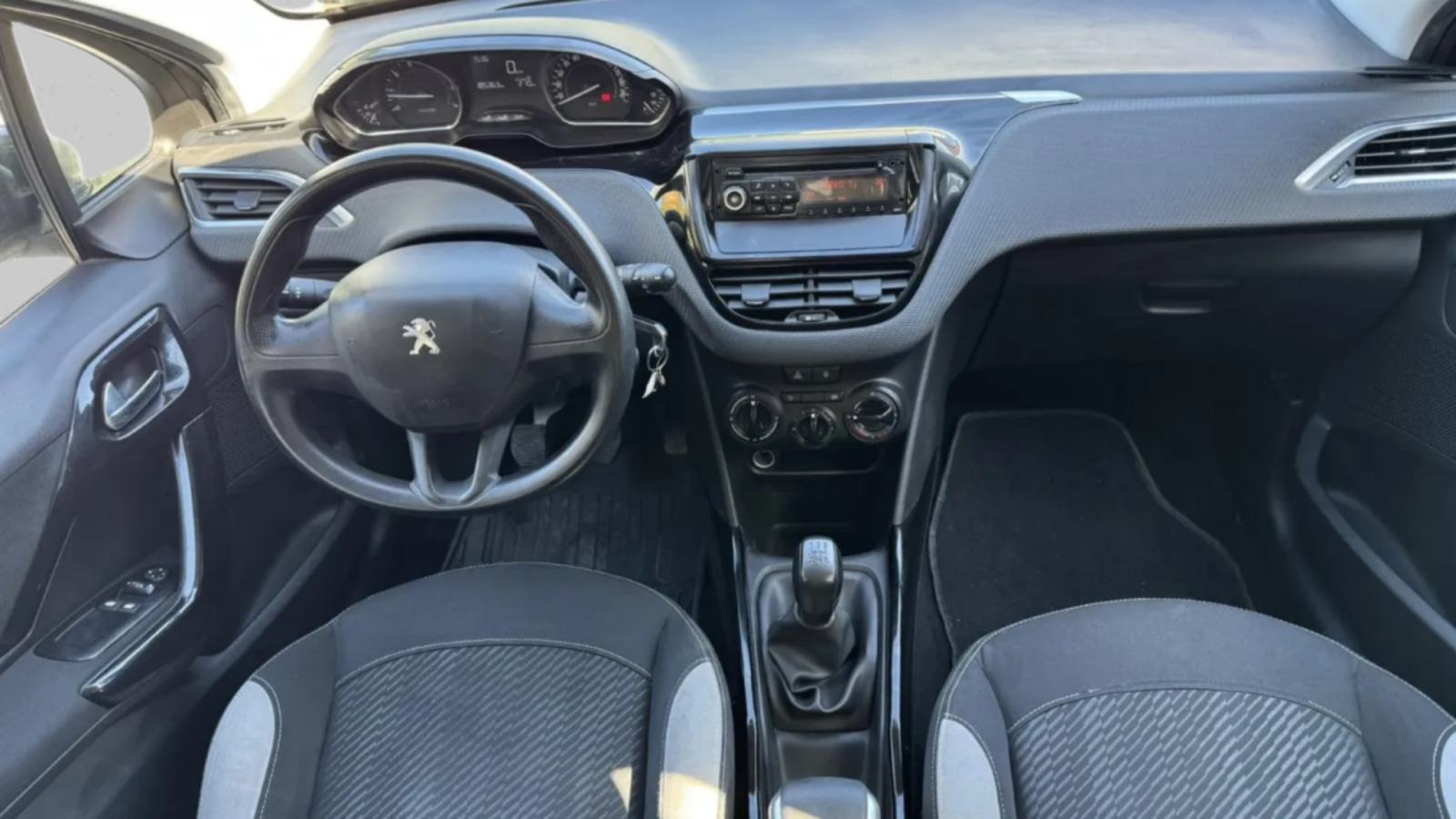 Peugeot 2008 1,2 VTi, fotografija 2