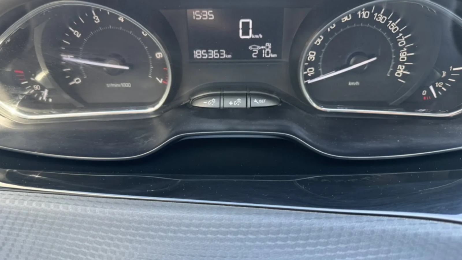 Peugeot 2008 1,2 VTi, fotografija 6