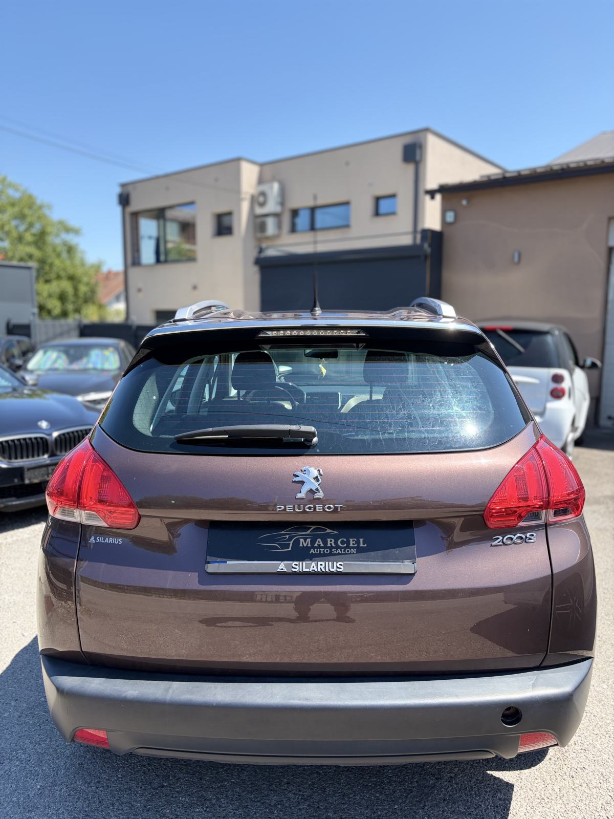 Peugeot 2008 1,2 VTi, fotografija 6