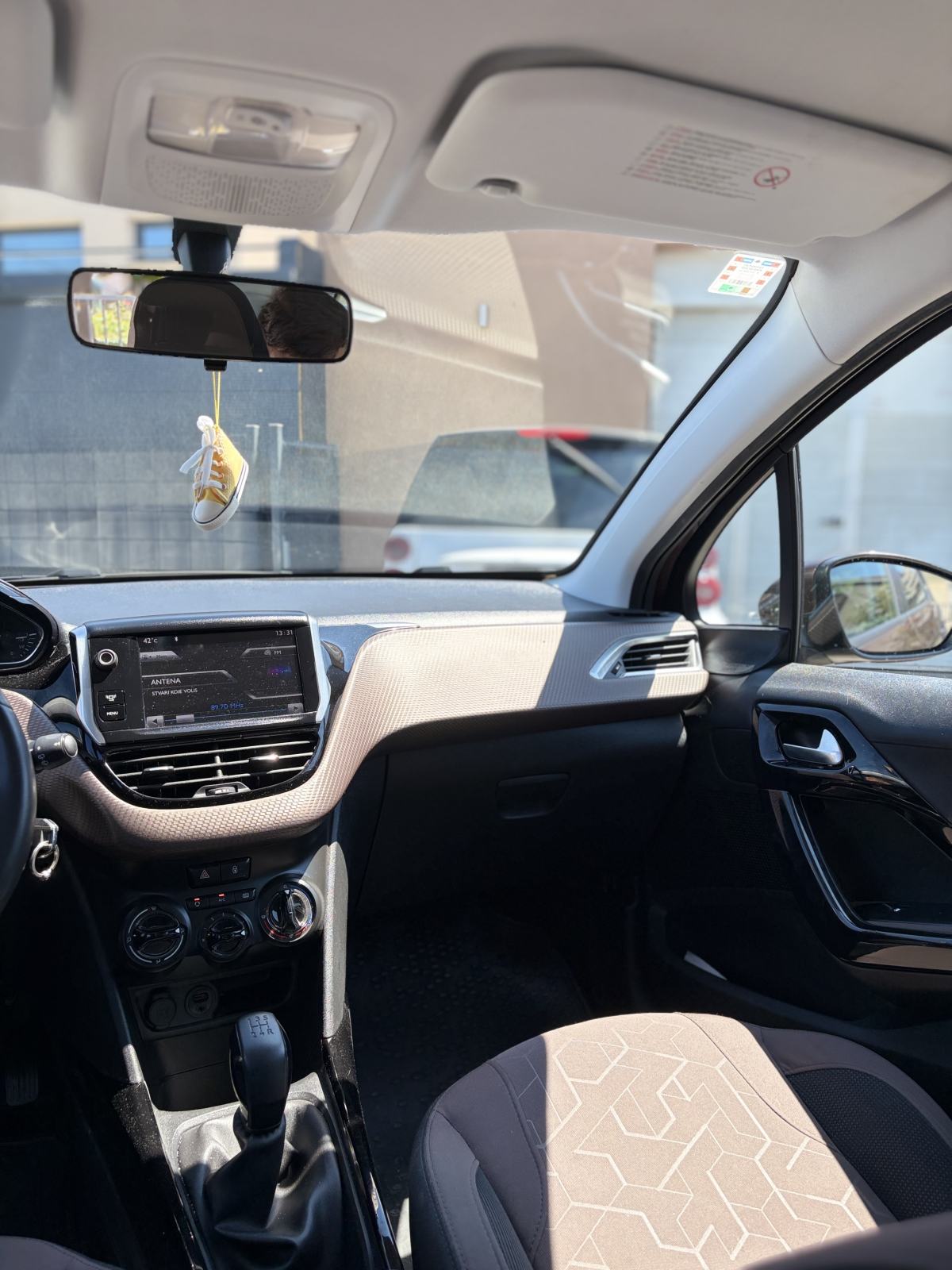 Peugeot 2008 1,2 VTi, fotografija 12