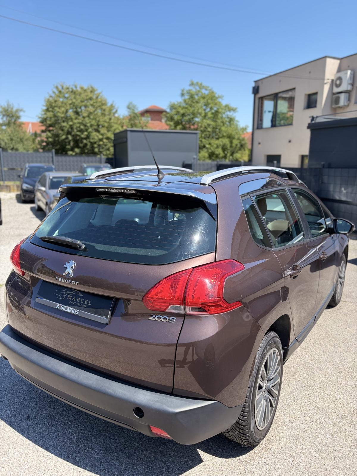 Peugeot 2008 1,2 VTi, fotografija 8