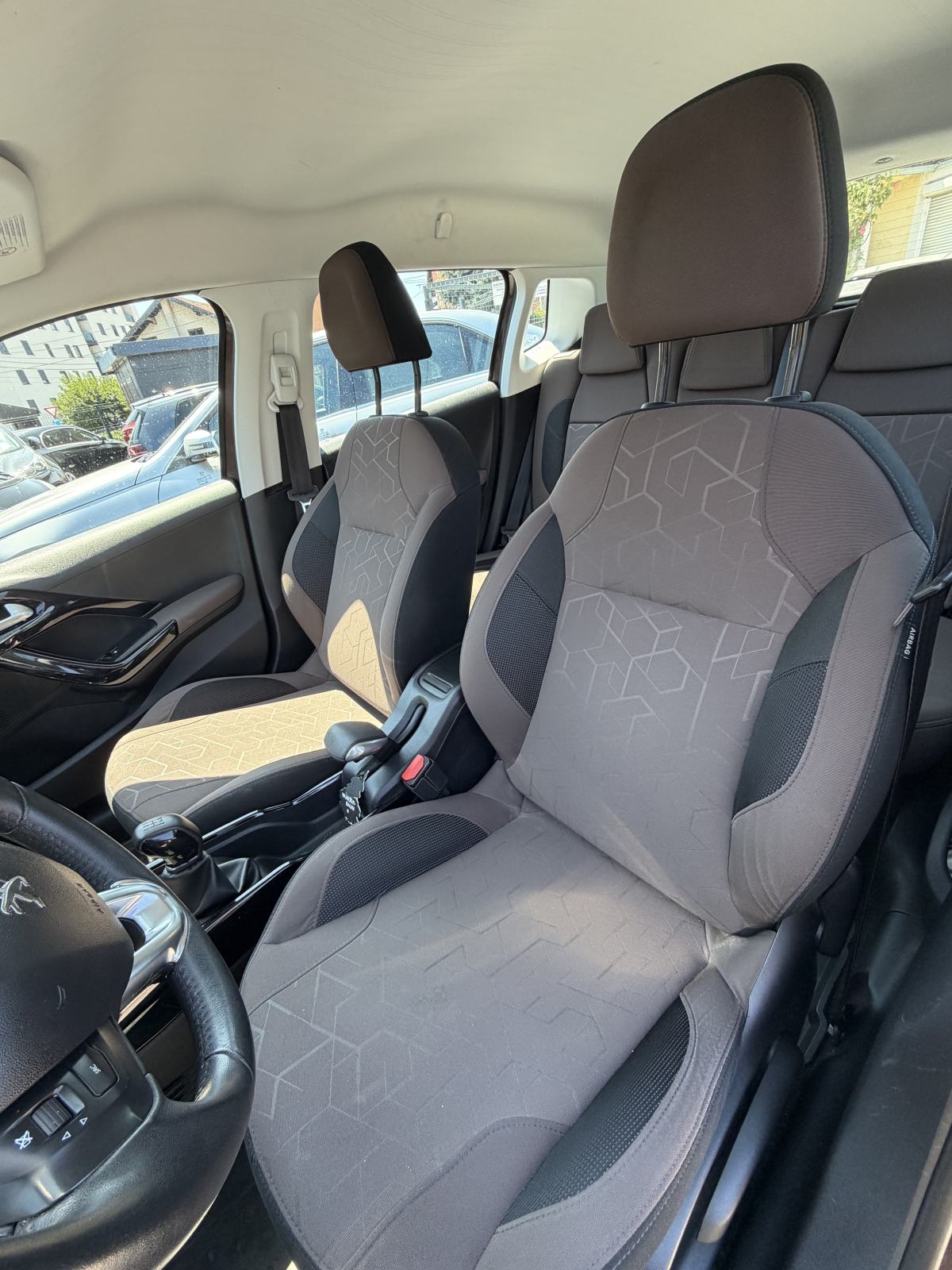 Peugeot 2008 1,2 VTi, fotografija 13