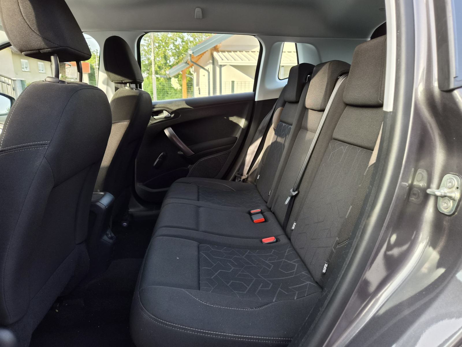 Peugeot 2008 1,2 VTi, fotografija 13
