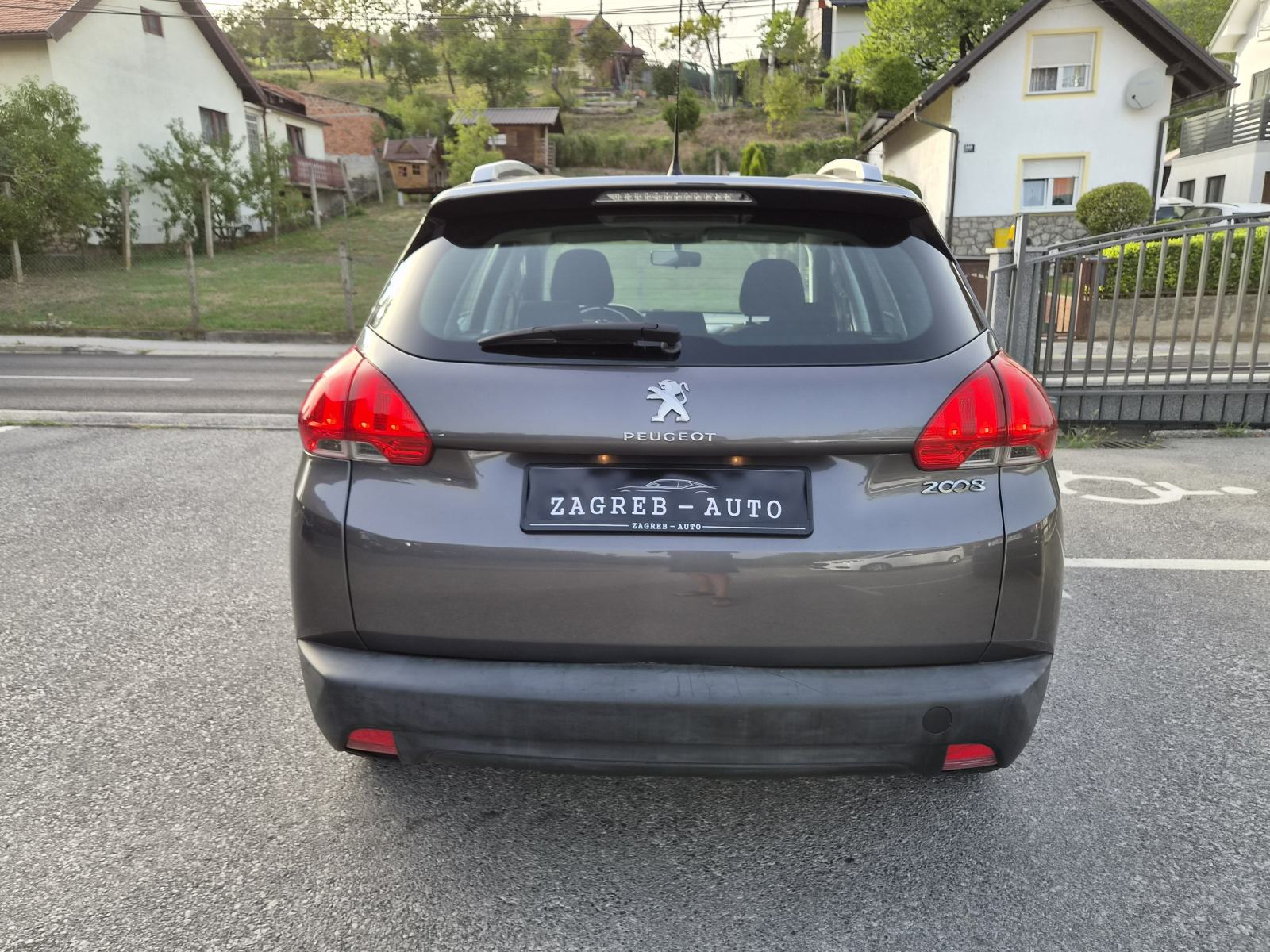 Peugeot 2008 1,2 VTi, fotografija 4