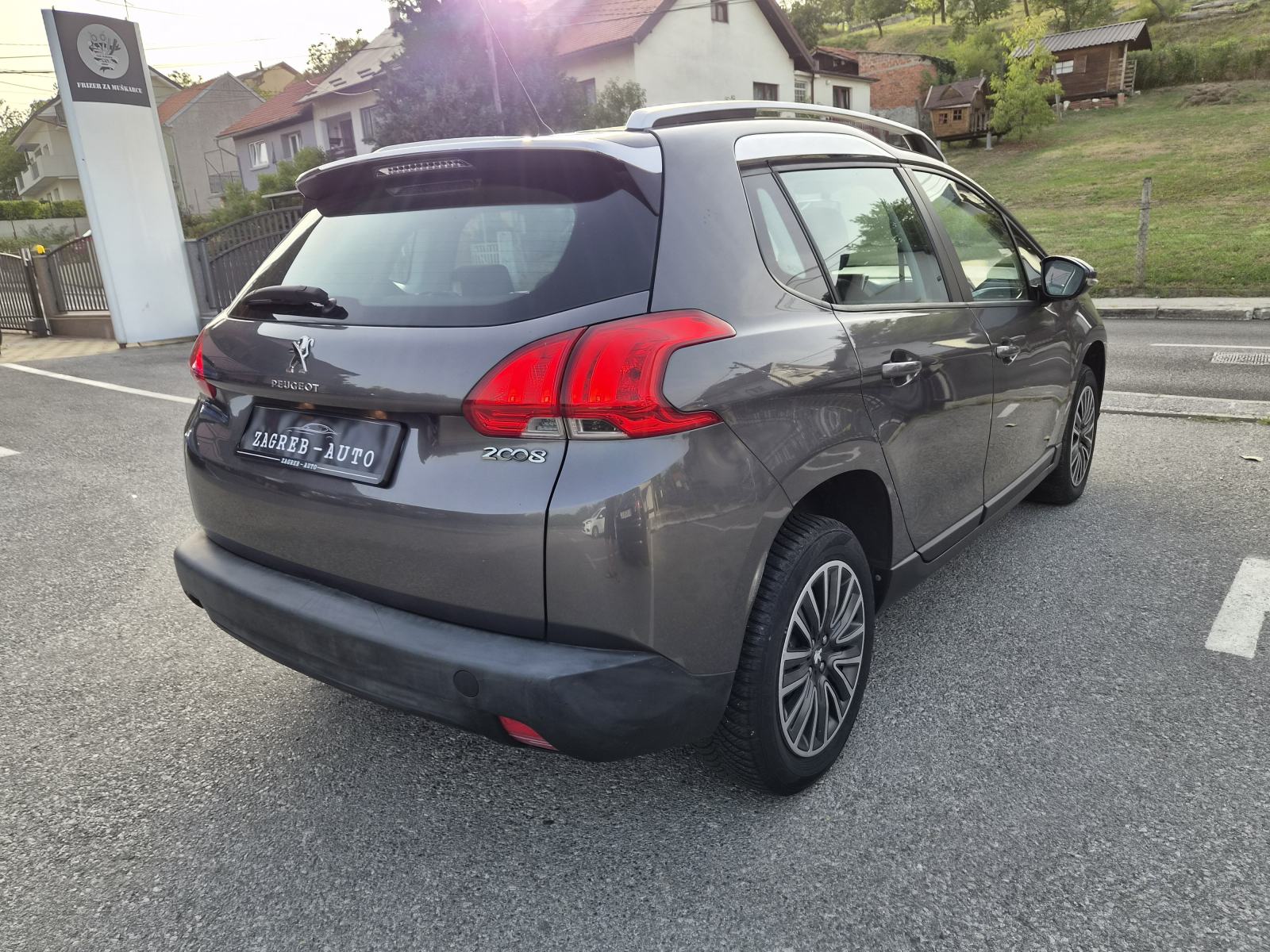 Peugeot 2008 1,2 VTi, fotografija 5