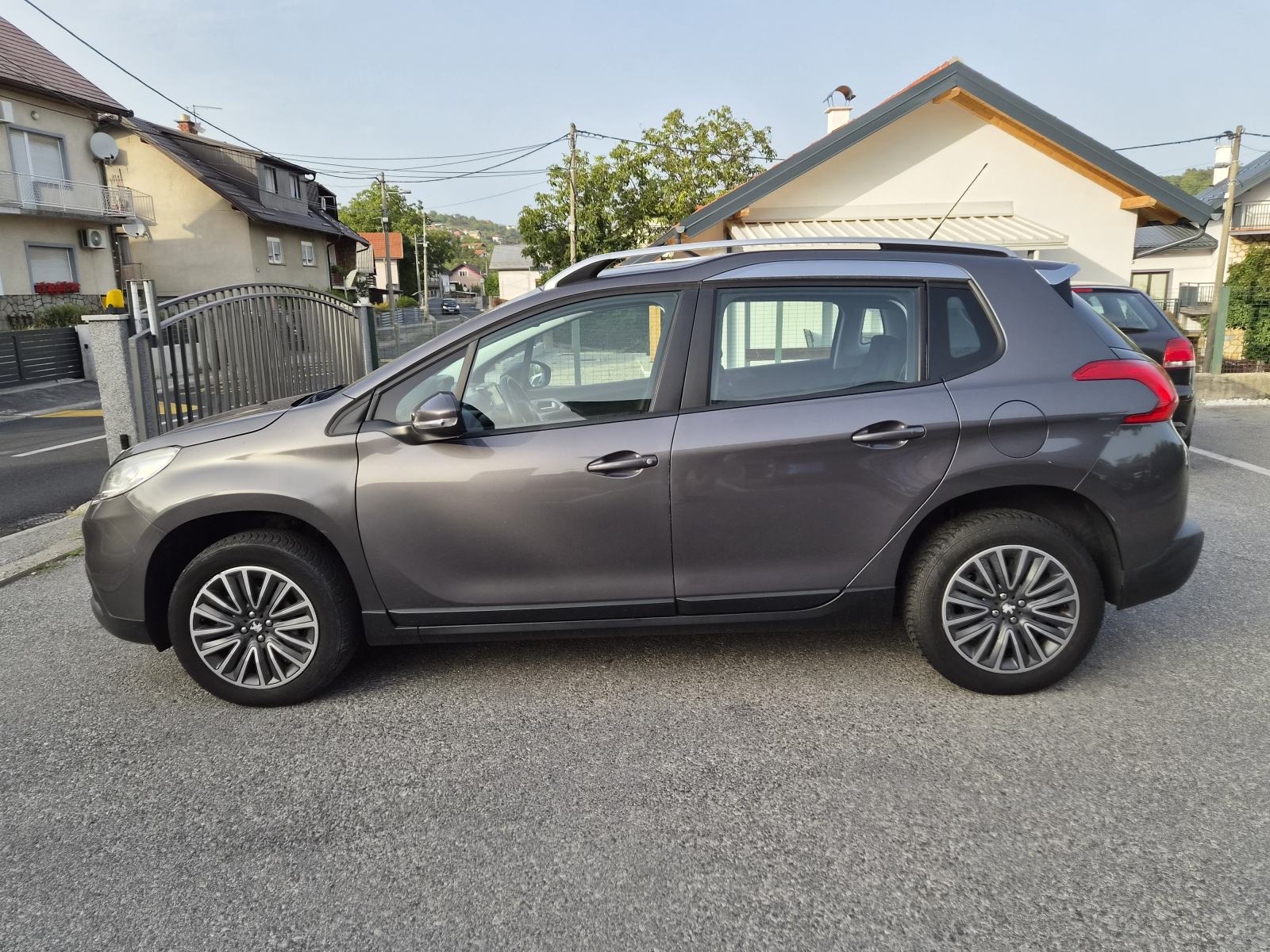 Peugeot 2008 1,2 VTi, fotografija 2