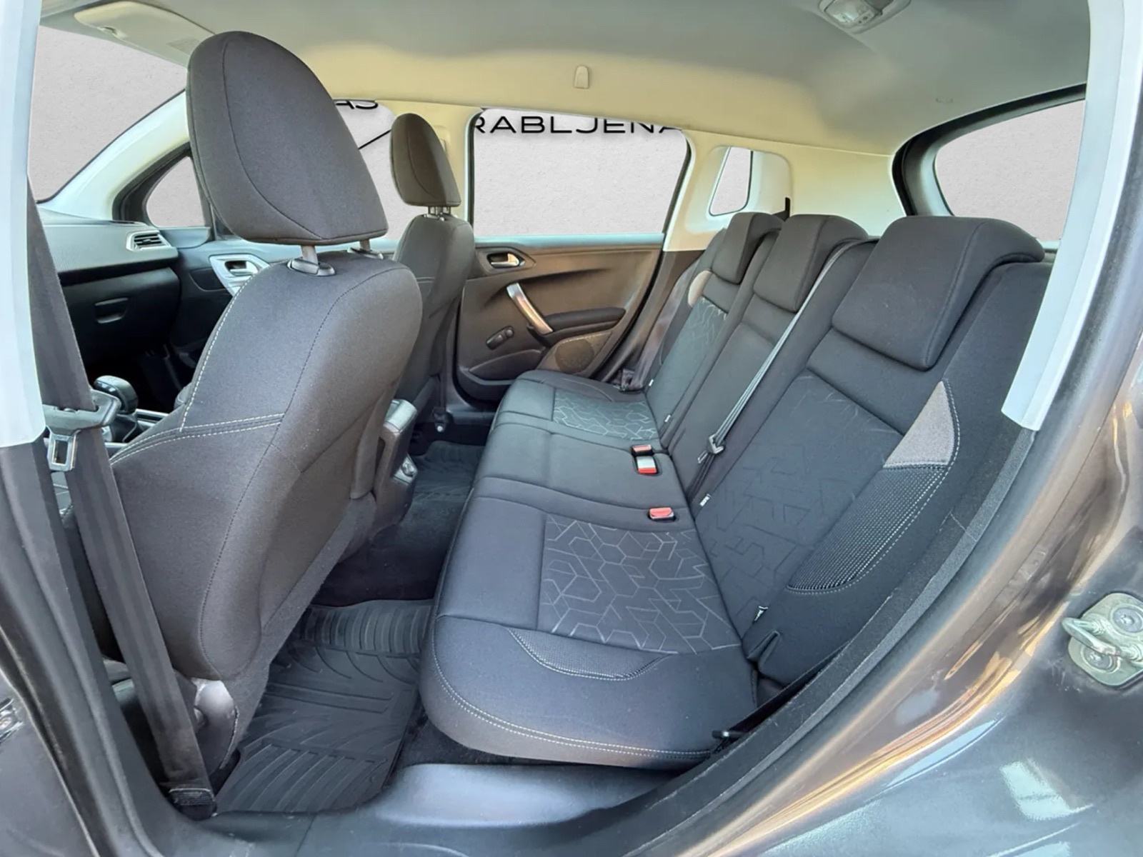 Peugeot 2008 1,2 VTi | VL. 6 GOD, VELIKI SERVIS, LED, PDC, TEMP, fotografija 11