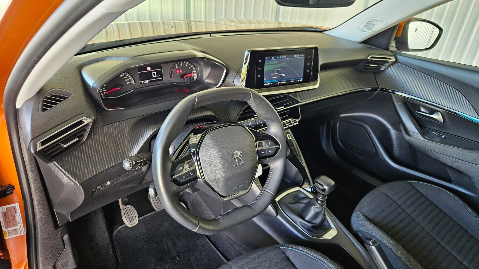 Peugeot 2008 1,2i kamera,navi,veliki servis..Leasing, fotografija 6