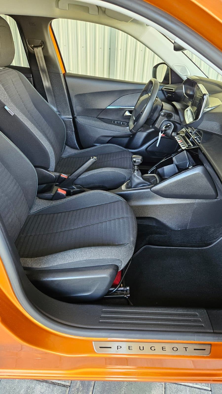 Peugeot 2008 1,2i kamera,navi,veliki servis..Leasing, fotografija 11