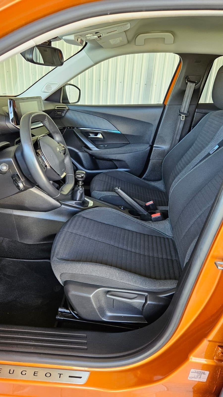 Peugeot 2008 1,2i kamera,navi,veliki servis..Leasing, fotografija 7