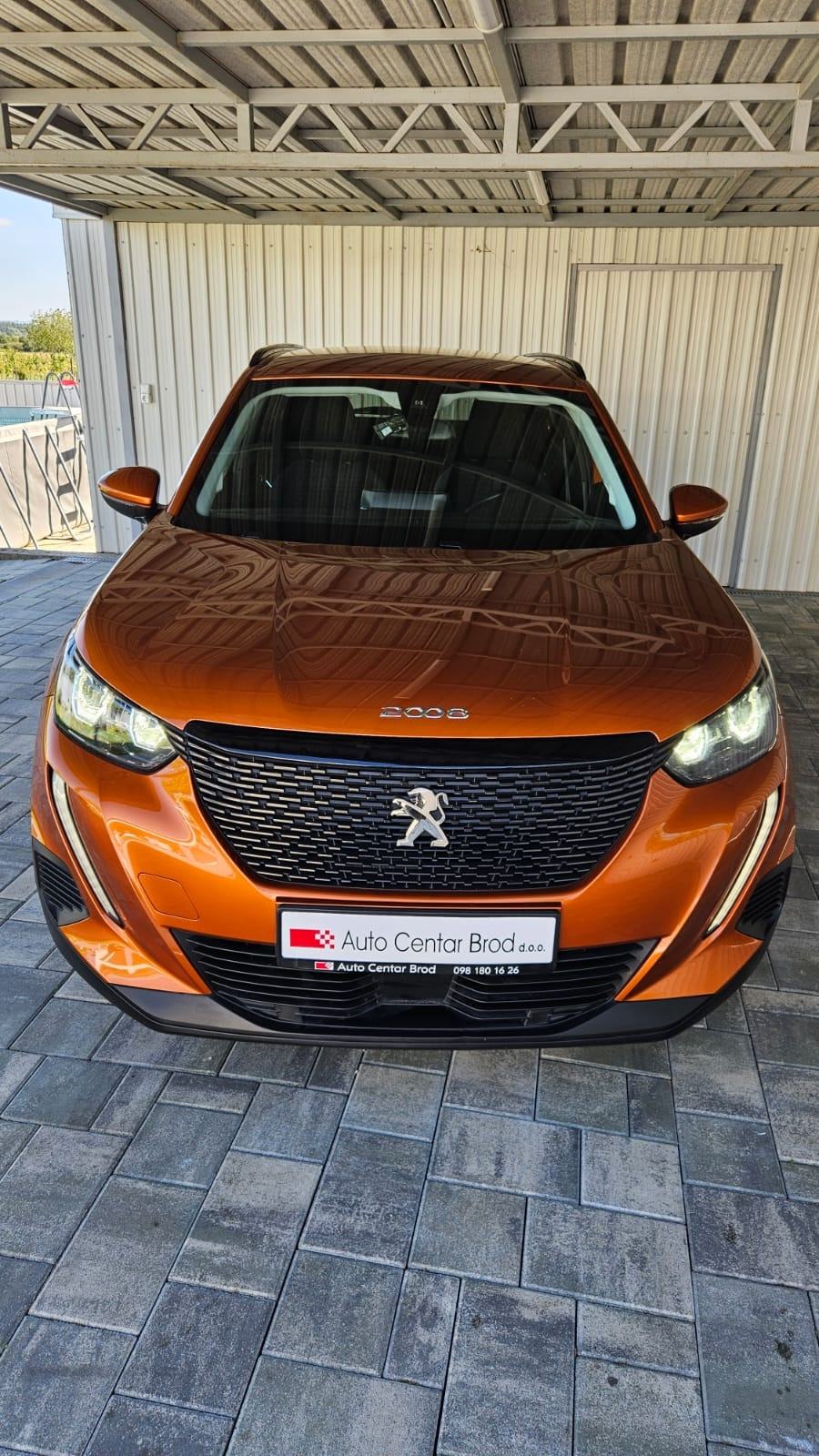 Peugeot 2008 1,2i kamera,navi,veliki servis..Leasing, fotografija 2