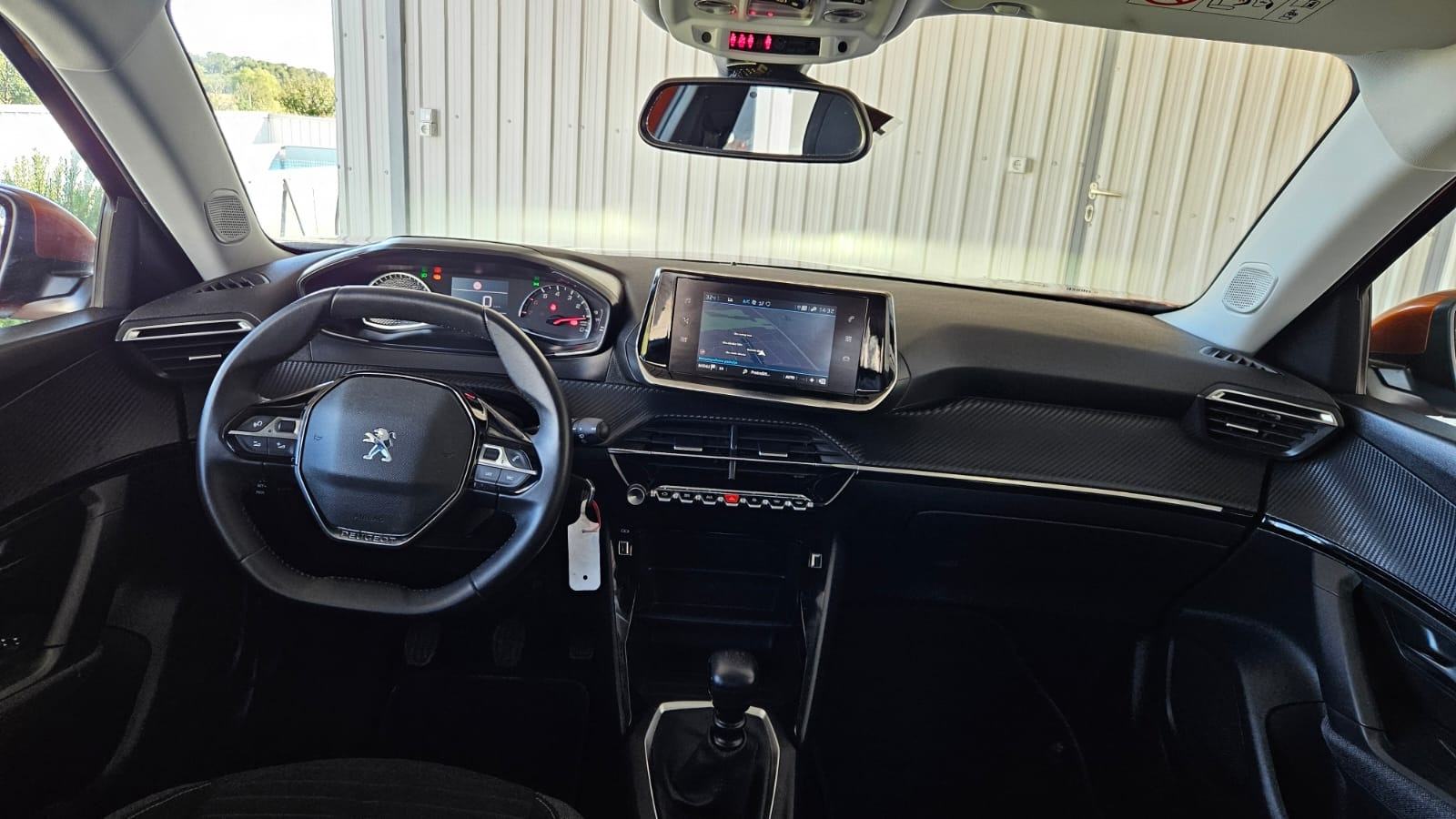 Peugeot 2008 1,2i kamera,navi,veliki servis..Leasing, fotografija 5