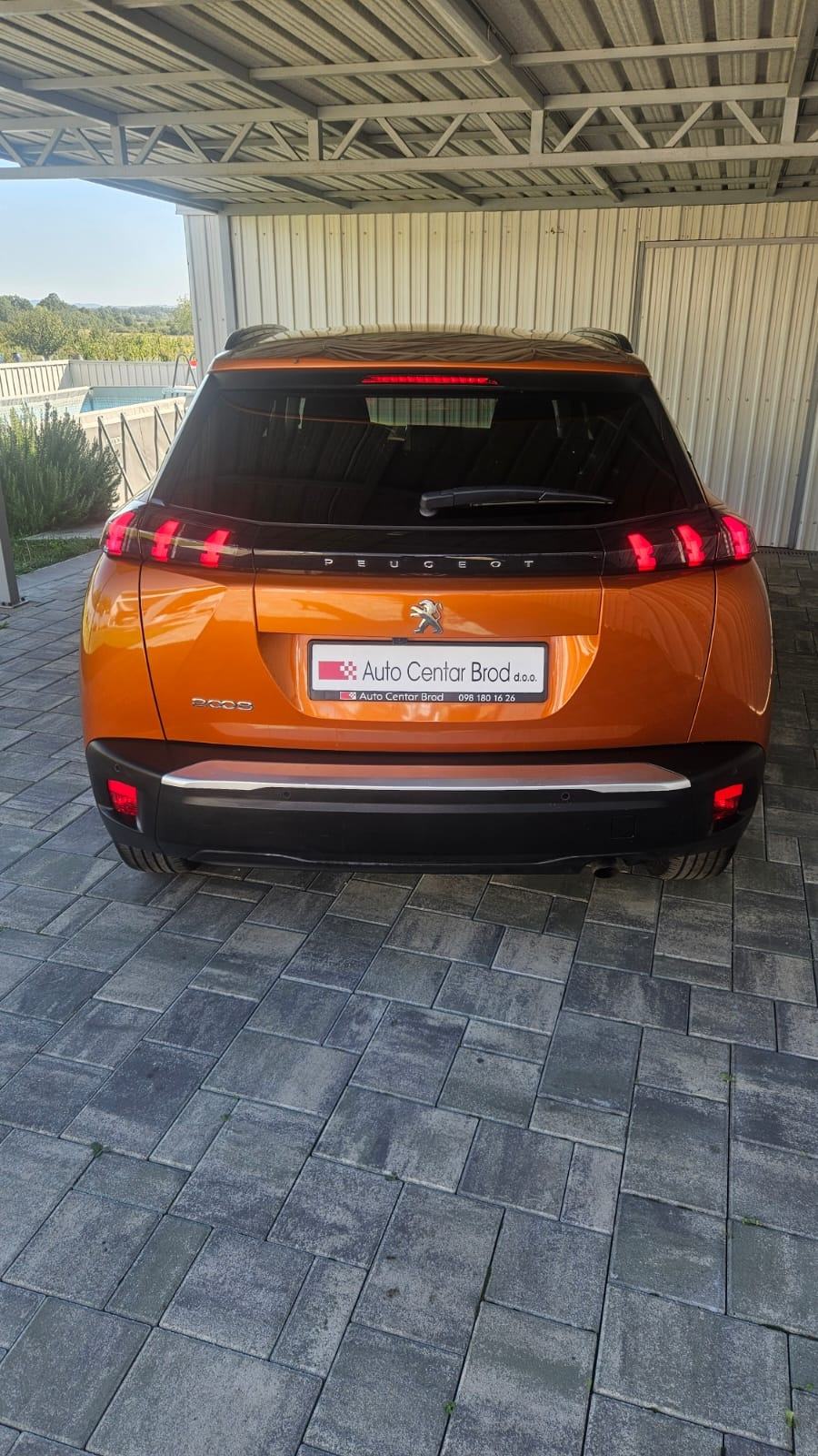 Peugeot 2008 1,2i kamera,navi,veliki servis..Leasing, fotografija 3