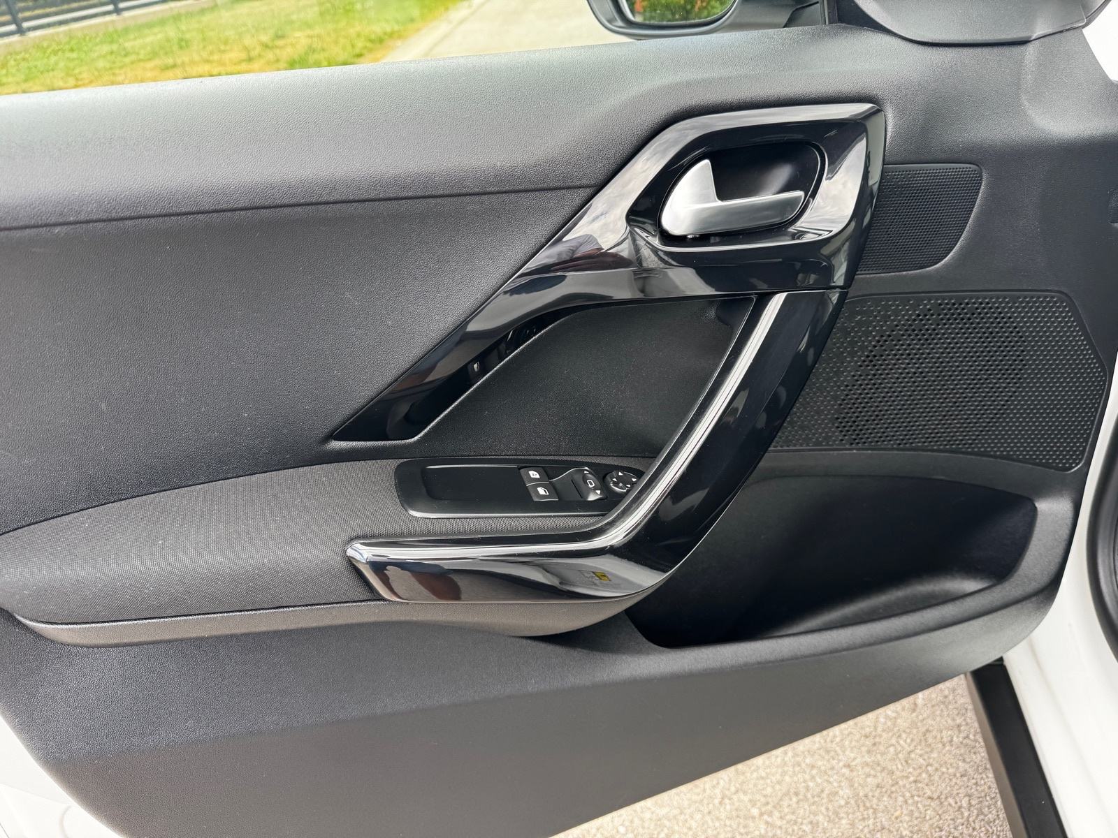Peugeot 2008 1,4 HDi Hrvatski auto kupac ne plaća prijenos, fotografija 15