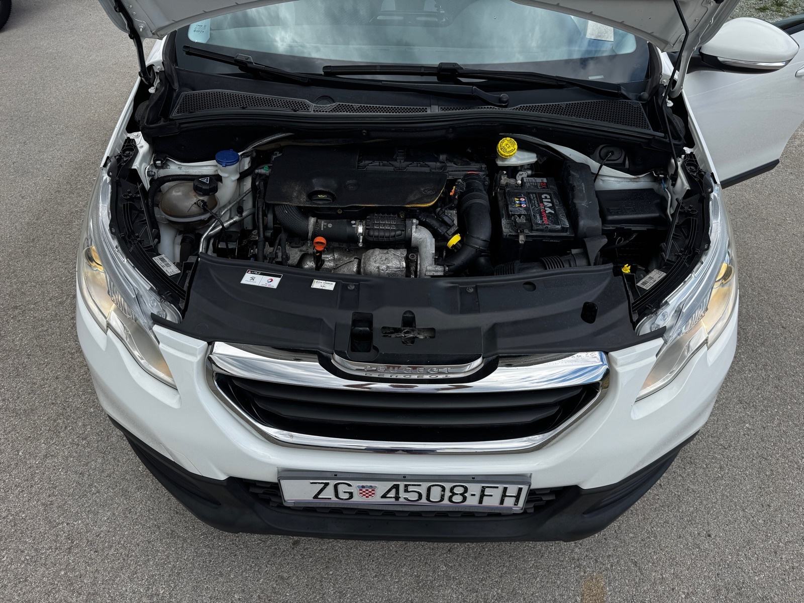 Peugeot 2008 1,4 HDi Hrvatski auto kupac ne plaća prijenos, fotografija 17