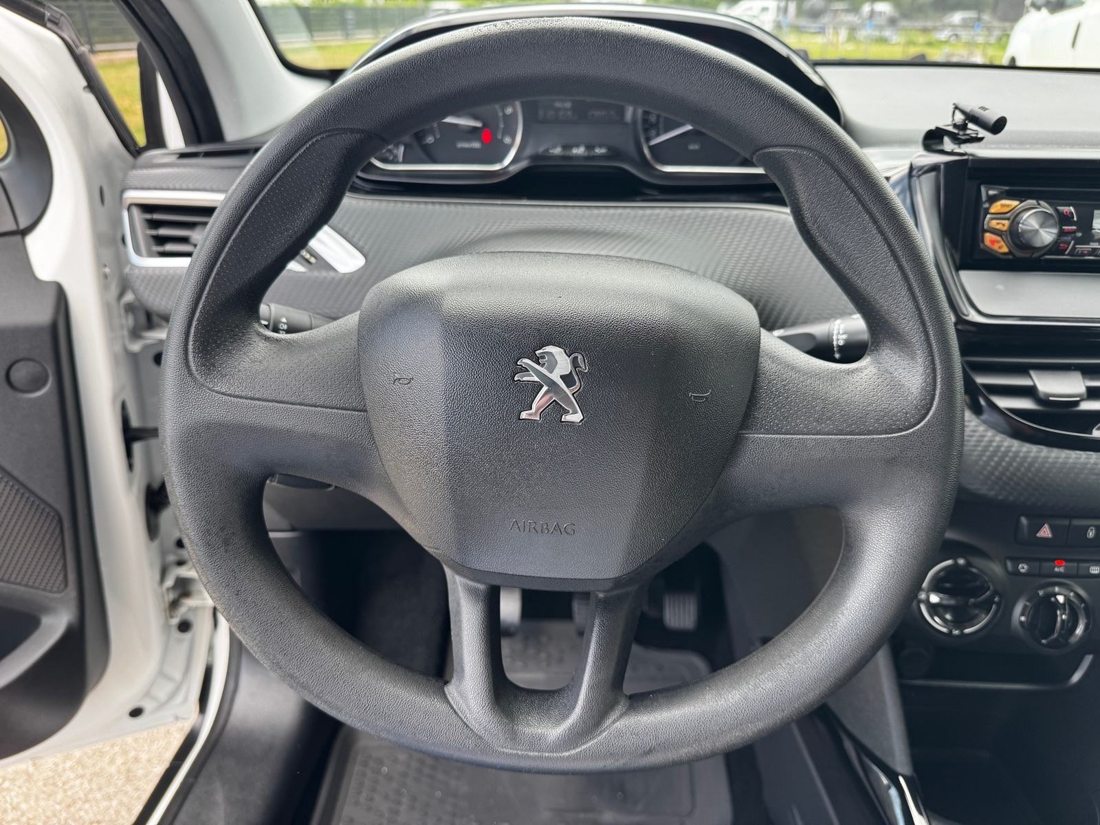 Peugeot 2008 1,4 HDi Hrvatski auto kupac ne plaća prijenos, fotografija 13