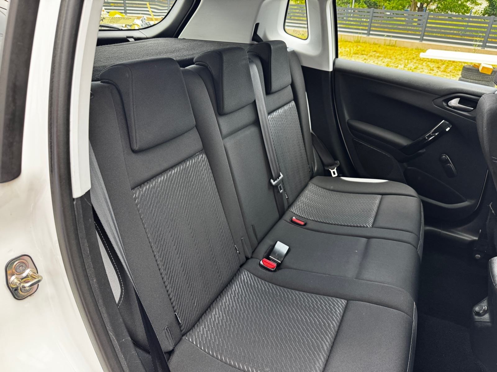 Peugeot 2008 1,4 HDi Hrvatski auto kupac ne plaća prijenos, fotografija 12